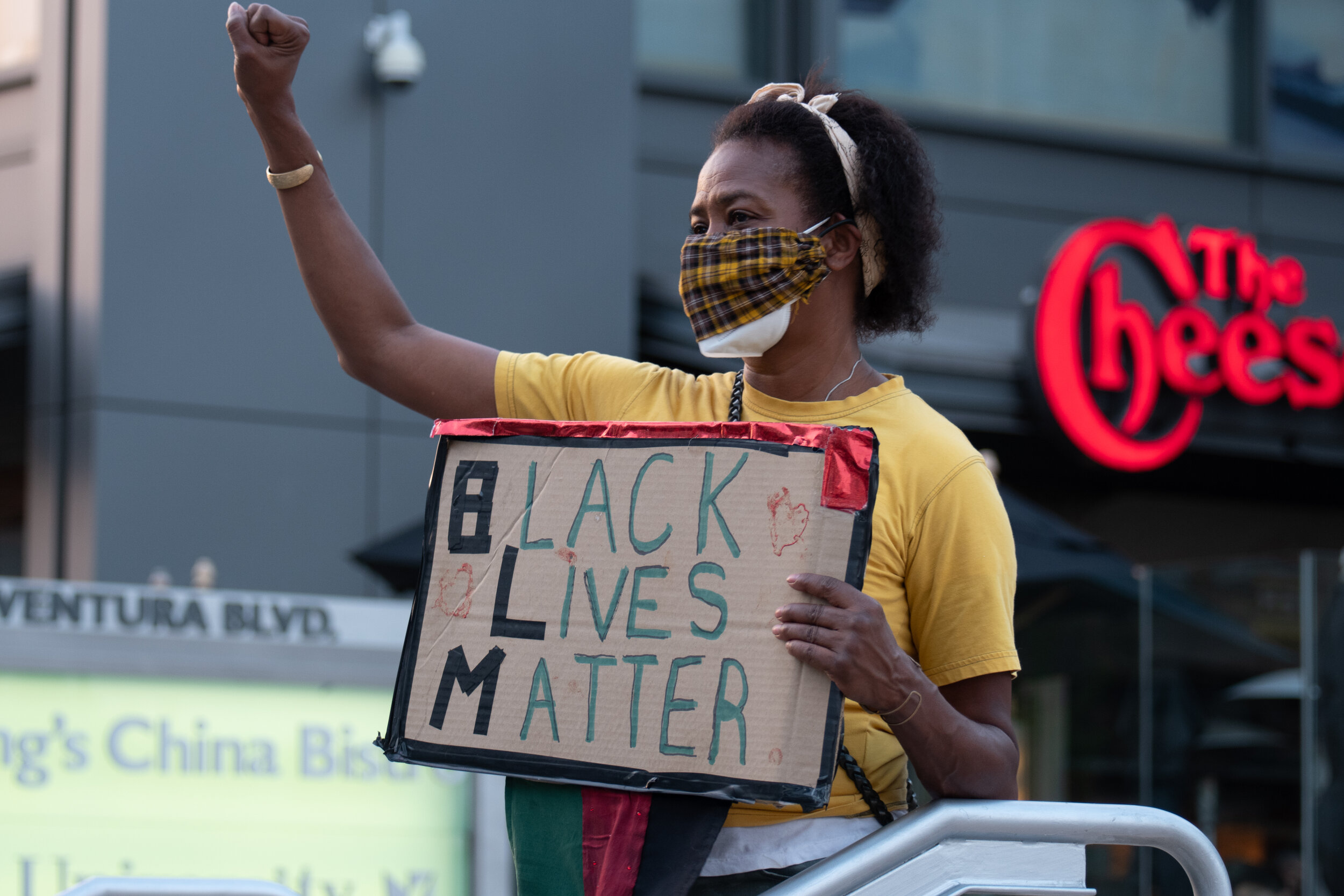   A protestor with The Valley of Change stands outside the Sherman Oaks Galleria at the northwest corner of Sepulveda Blvd and Ventura Blvd in Sherman Oaks, Calif. on Saturday, Sept. 26, 2020. (Michael Goldsmith / The Corsair)  