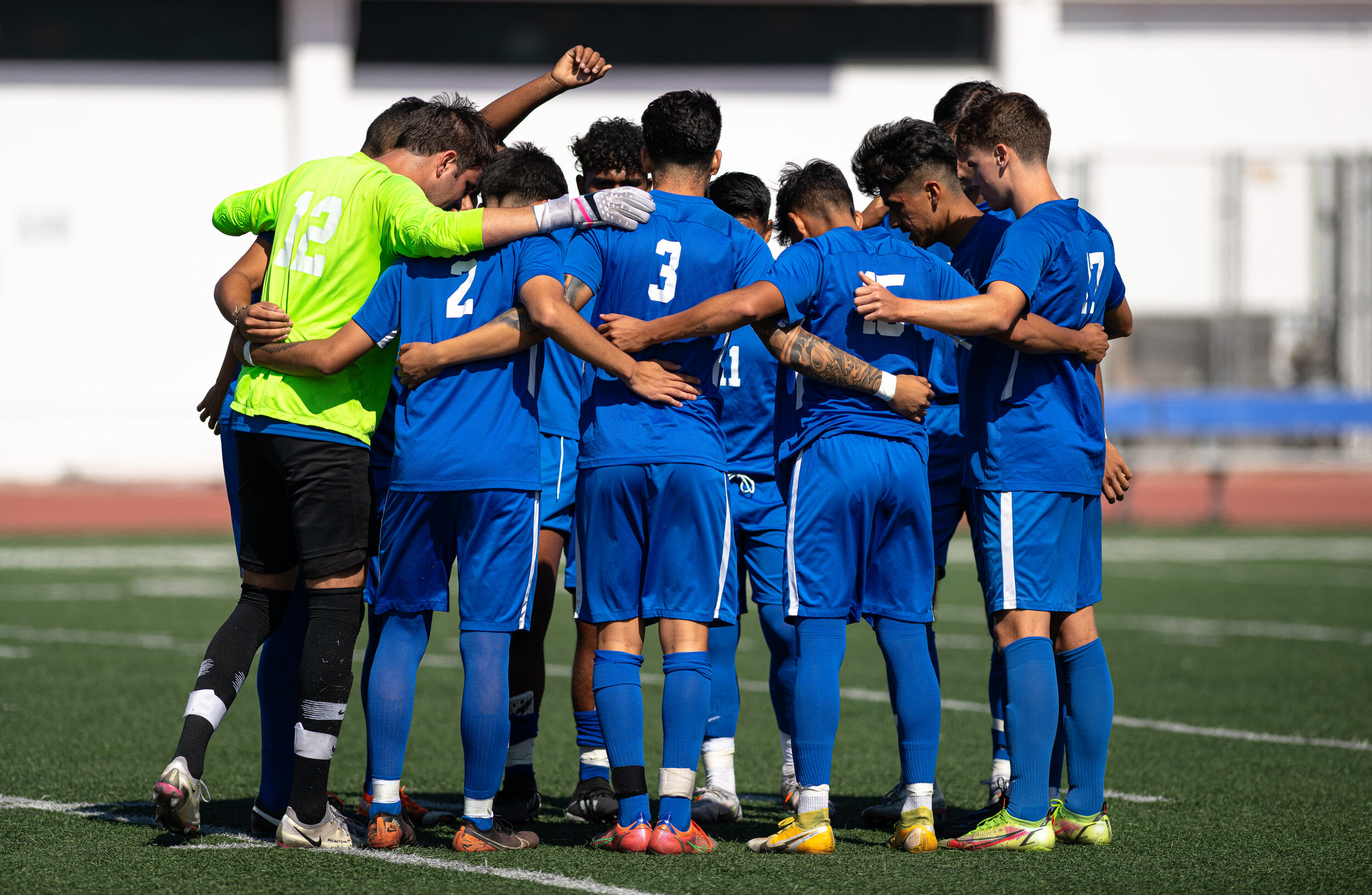  Santa Monica College Mens Soccer Team huddle up just before the clock starts on September 14, 2021, at Santa Monica College in Santa Monica, Calif. (Jon Putman | The Corsair) 