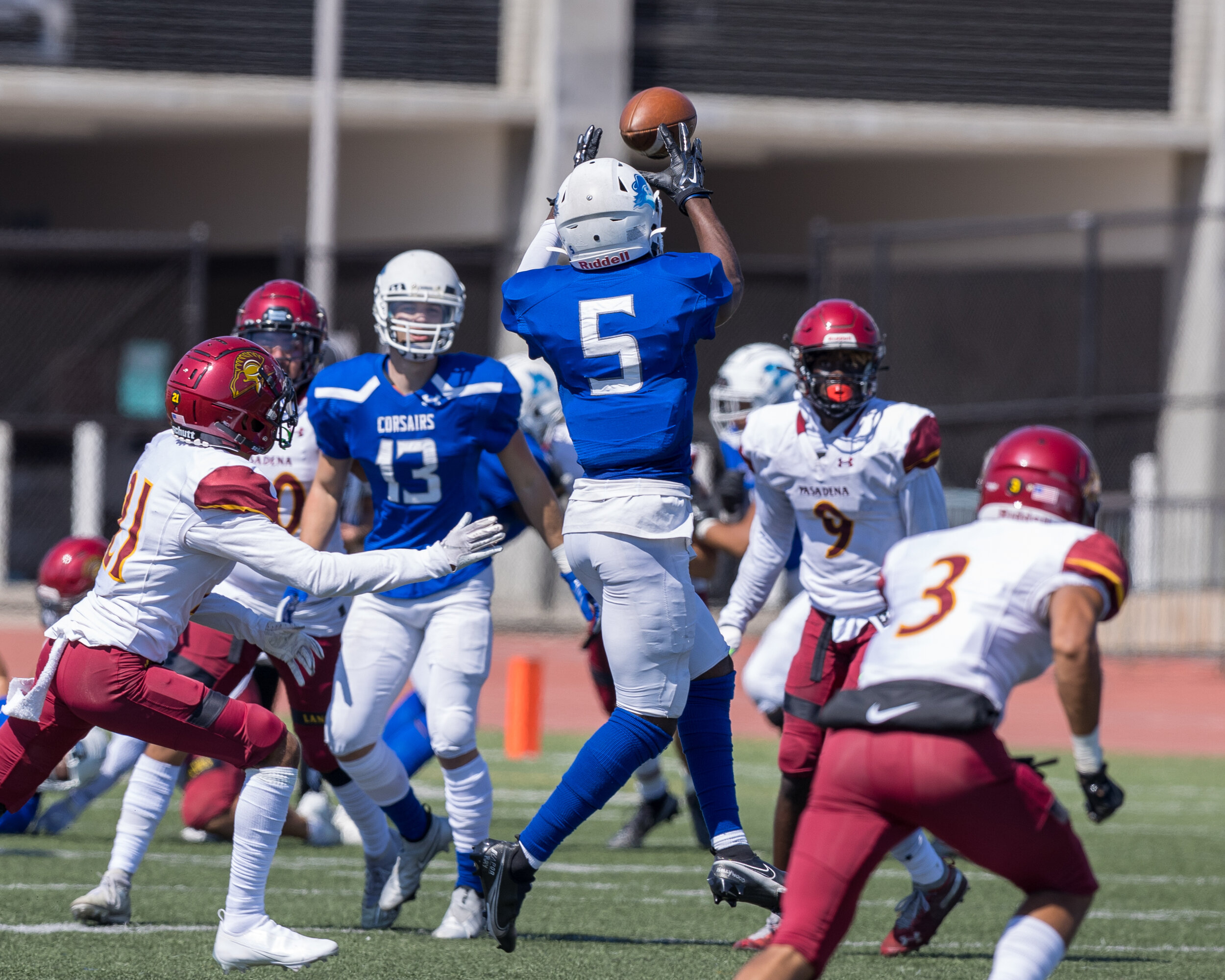  SMC Sophmore WR Tariq Brown (5) catches a pass. Brown led the team with 8 catches for 142 yards, including an 80 yard touchdown reception. (Maxim Elramsisy | The Corsair) 