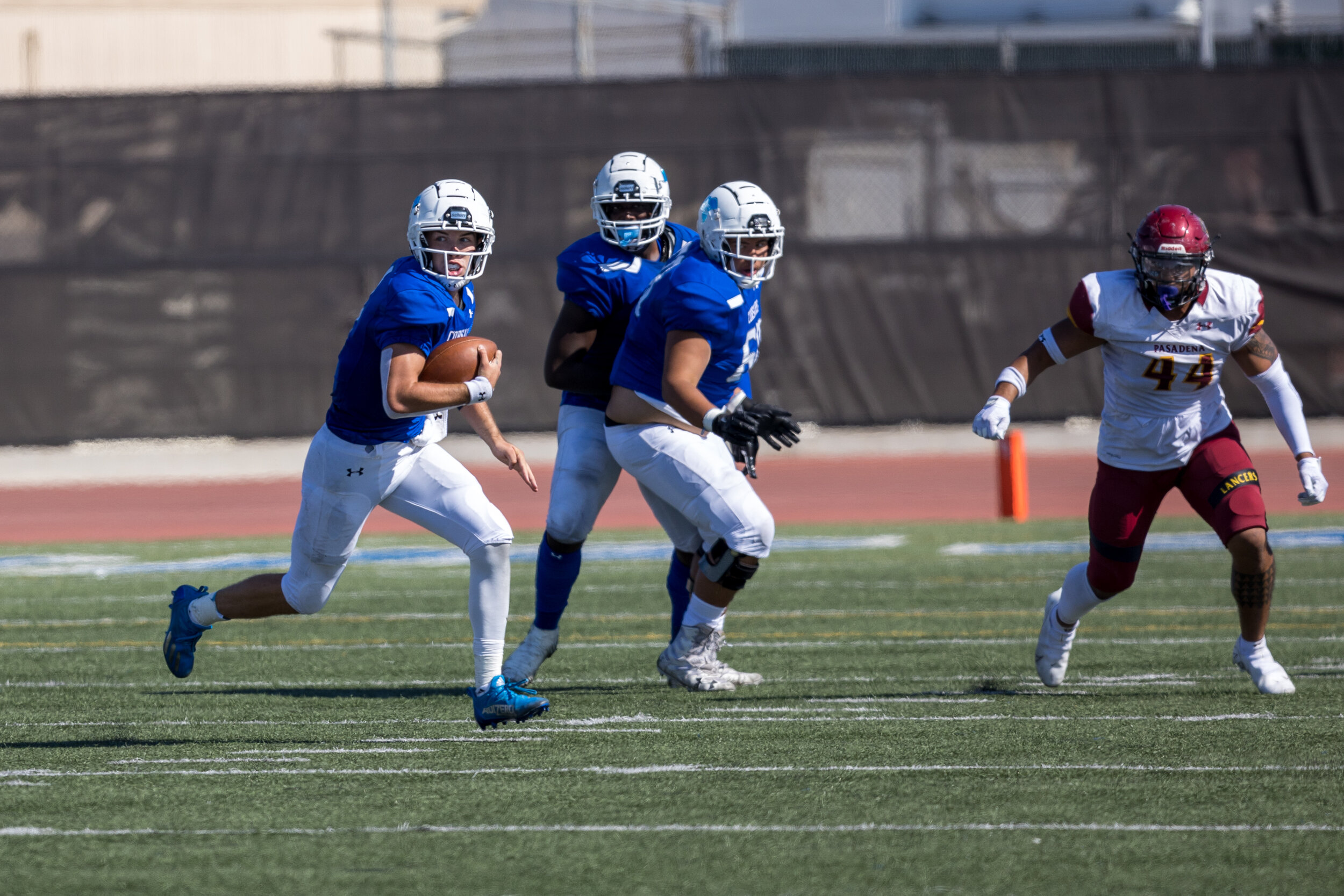  SMC Freshman QB Sam Vaulton (14) runs against Pasadena City College. (Maxim Elramsisy | The Corsair) 