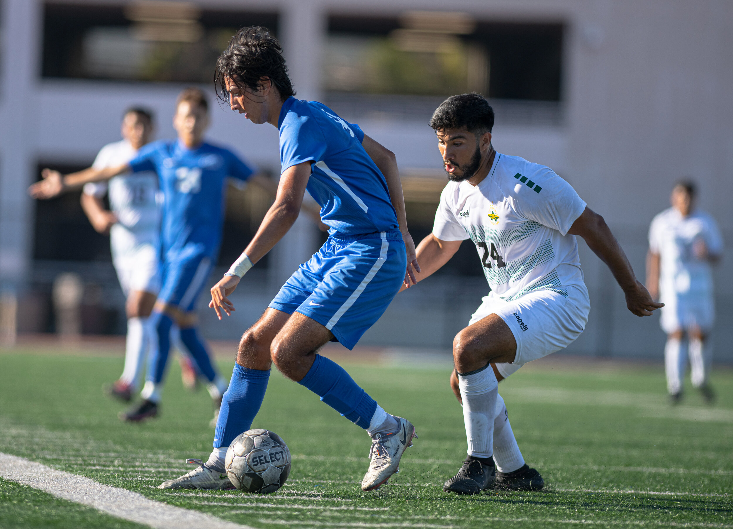  SMC sophomore Sean Mcdonnell (14) holds the ball inches from the sideline as a defender tries his best to get around him on September 21, 2021 at Santa Monica College in Santa Monica, Calif. (Jon Putman | The Corsair) 