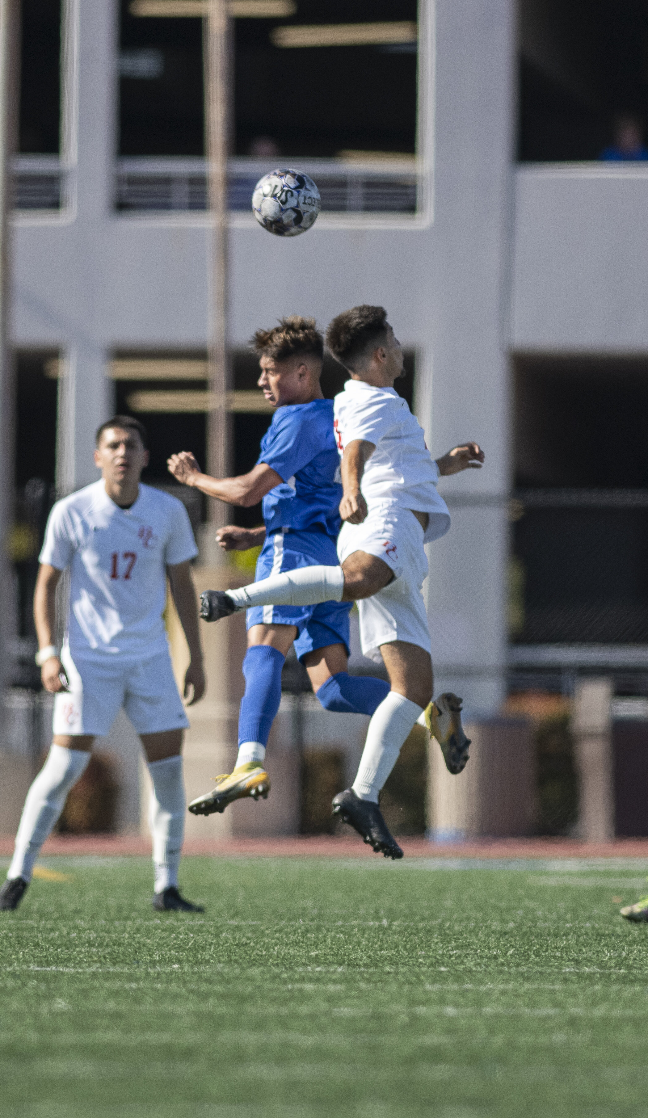  Santa Monica College Corsairs sophomore Isaac Gonzalez (15) goes head to head with a defender as the corsairs attempt to catch back up after taking the 1-0 defecit. (Jon Putman | The Corsair) 