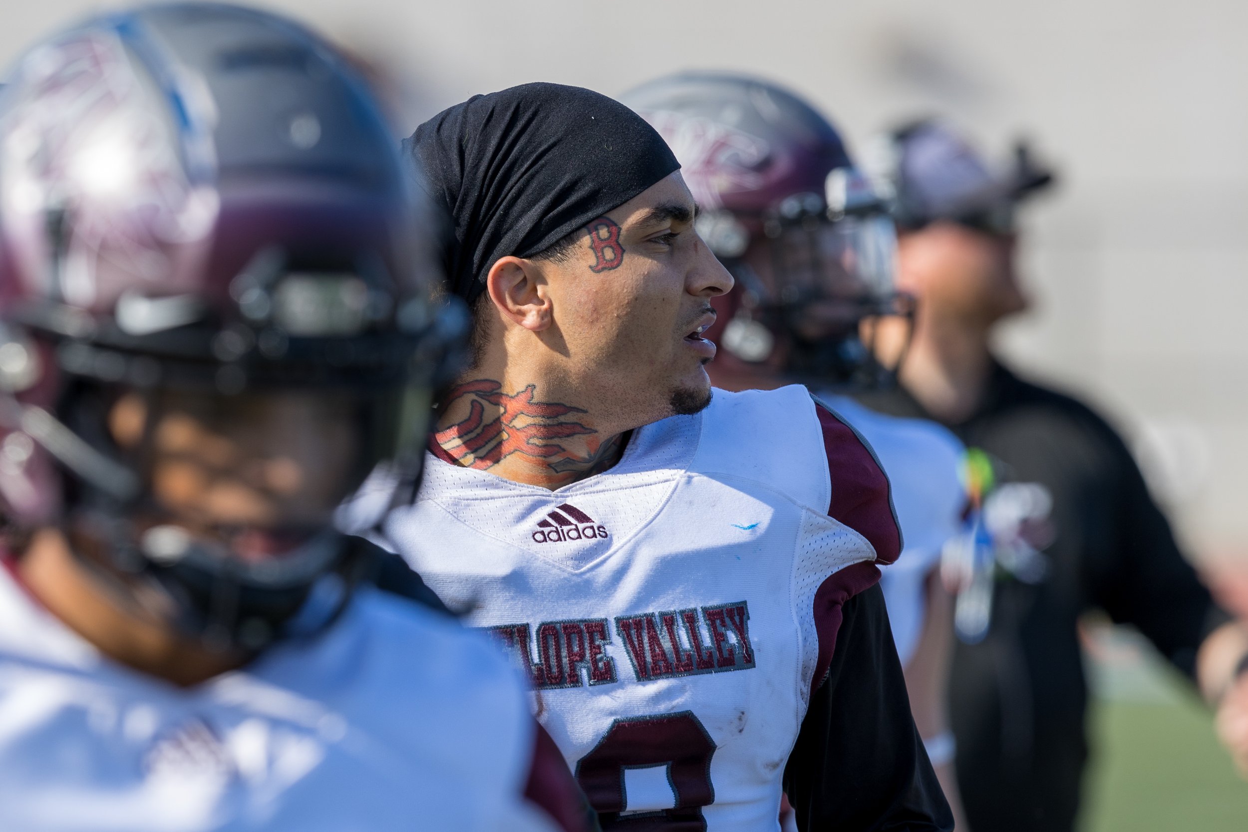  Antelope Valley College freshman Jullian Blackwell watches the game from the sideline. Santa Monica College lost to Antelope Valley 36-31 in Santa Monica, California on October 23, 2021.(Maxim Elramsisy | The Corsair) 
