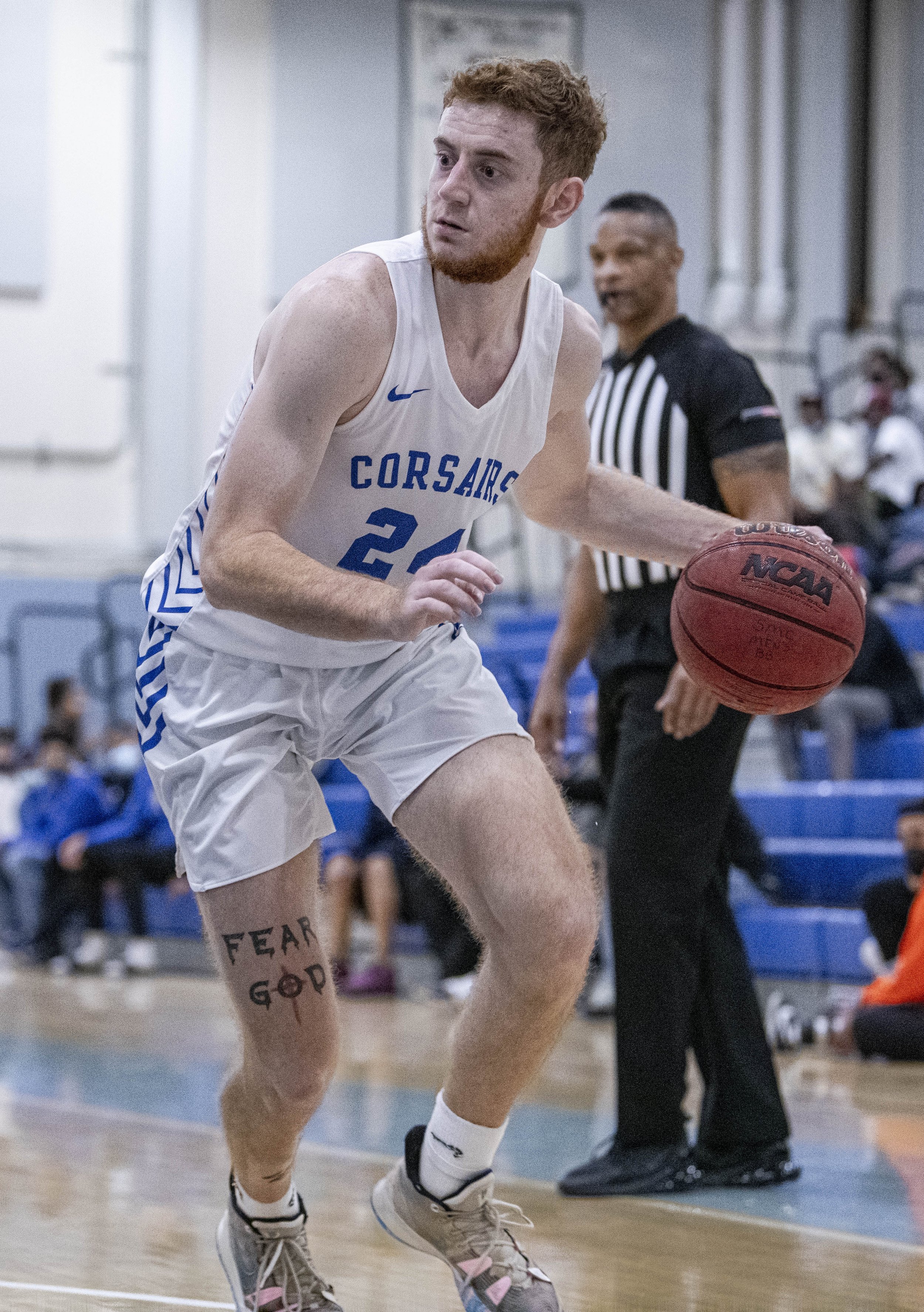  Santa Monica College Corsairs freshman Alex Villi (24) dribbles the ball to the corner while looking for open players. (Jon Putman | The Corsair) 