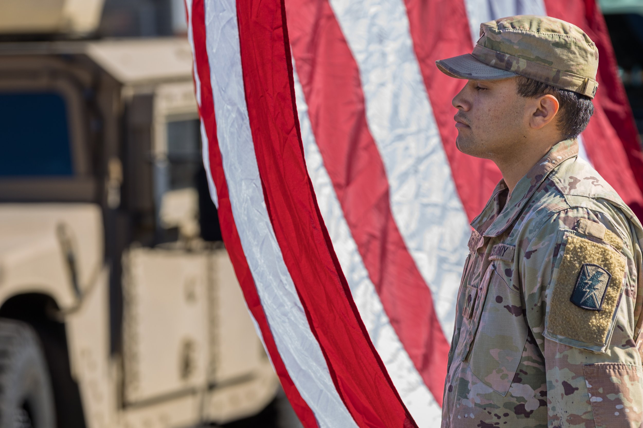  A member of the Army holds the American flag the Veterans Day commemoration near the Santa Monica Pier in Santa Monica, California on November 11, 2021. (Maxim Elramsisy | The Corsair) 