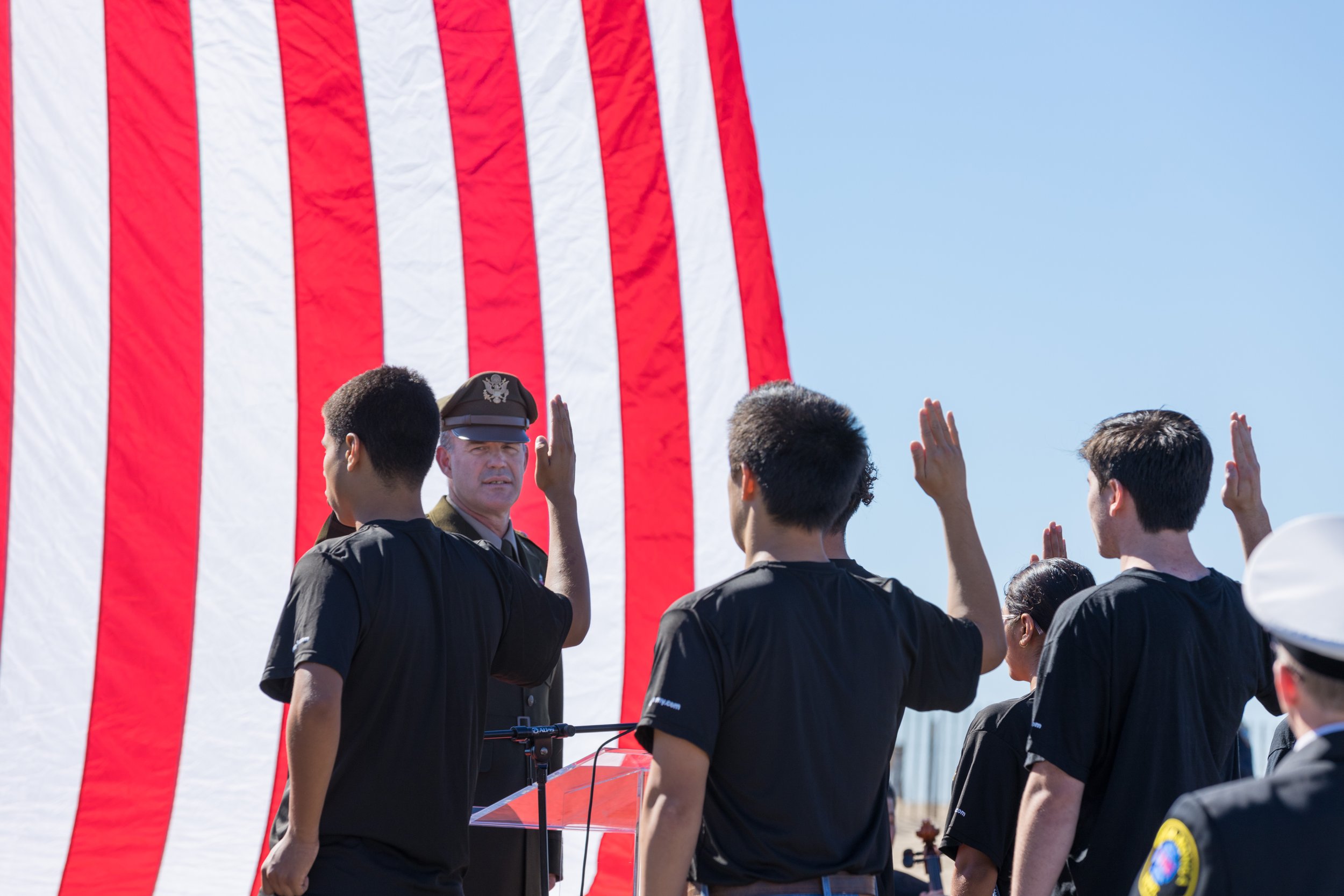  Future soldiers are sworn in by General Curtis Taylor of the US Army at the Veterans Day commemoration near the Santa Monica Pier in Santa Monica, California on November 11, 2021. (Maxim Elramsisy | The Corsair) 