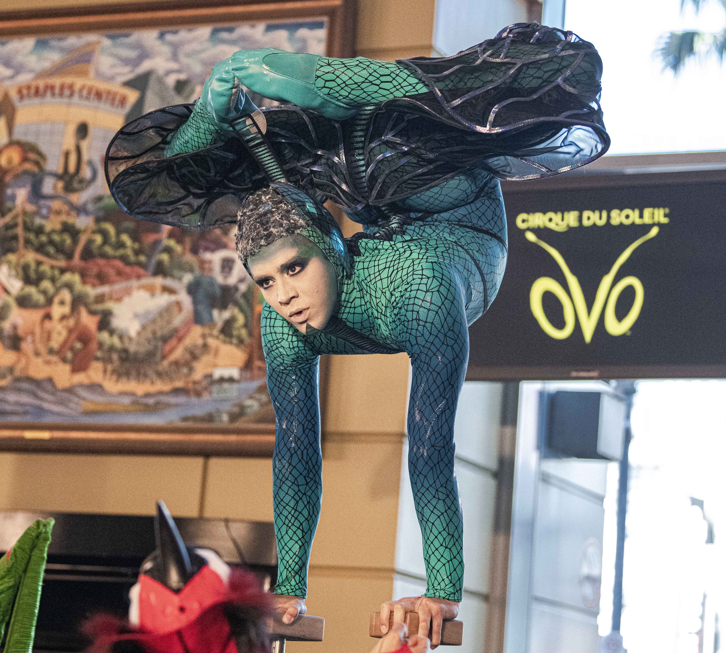 A Cirque du Soliel performer performs a handstand at the press event for the announcement of their new partnership with OVO entertainment group at the Staples Center located in Los Angeles, Calif. on Nov. 10, 2021. (Jon Putman | The Corsair) 