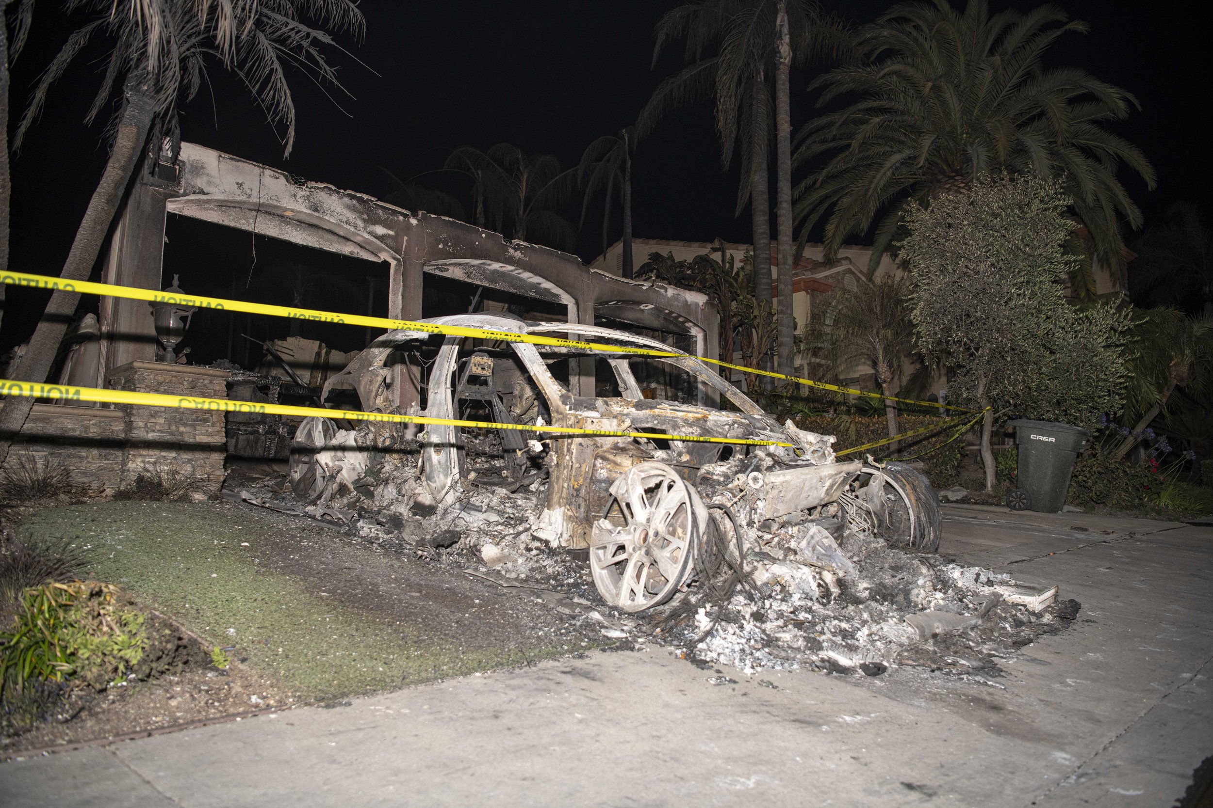  Reminants of what was once a multi-million dollar home in Laguna Nigel, California after a small brush fire that occured on Wedneday, May 11th, turned into a firey blaze that took over 200+ acres and 23 Confirmed homes. According to San Diego Firefi