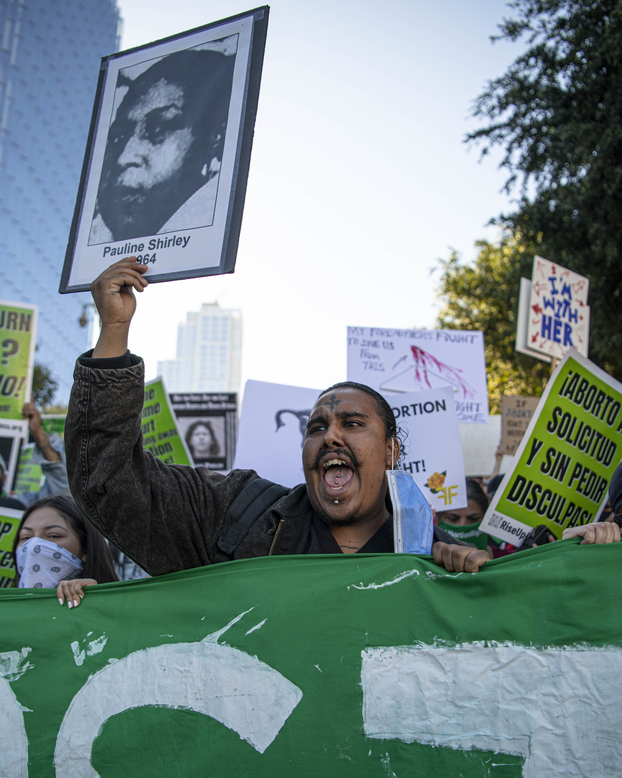  An abortion rights supporter chants while holding a sign as the rally makes its way to the 110 freeway. (Jon Putman | The Corsair) 