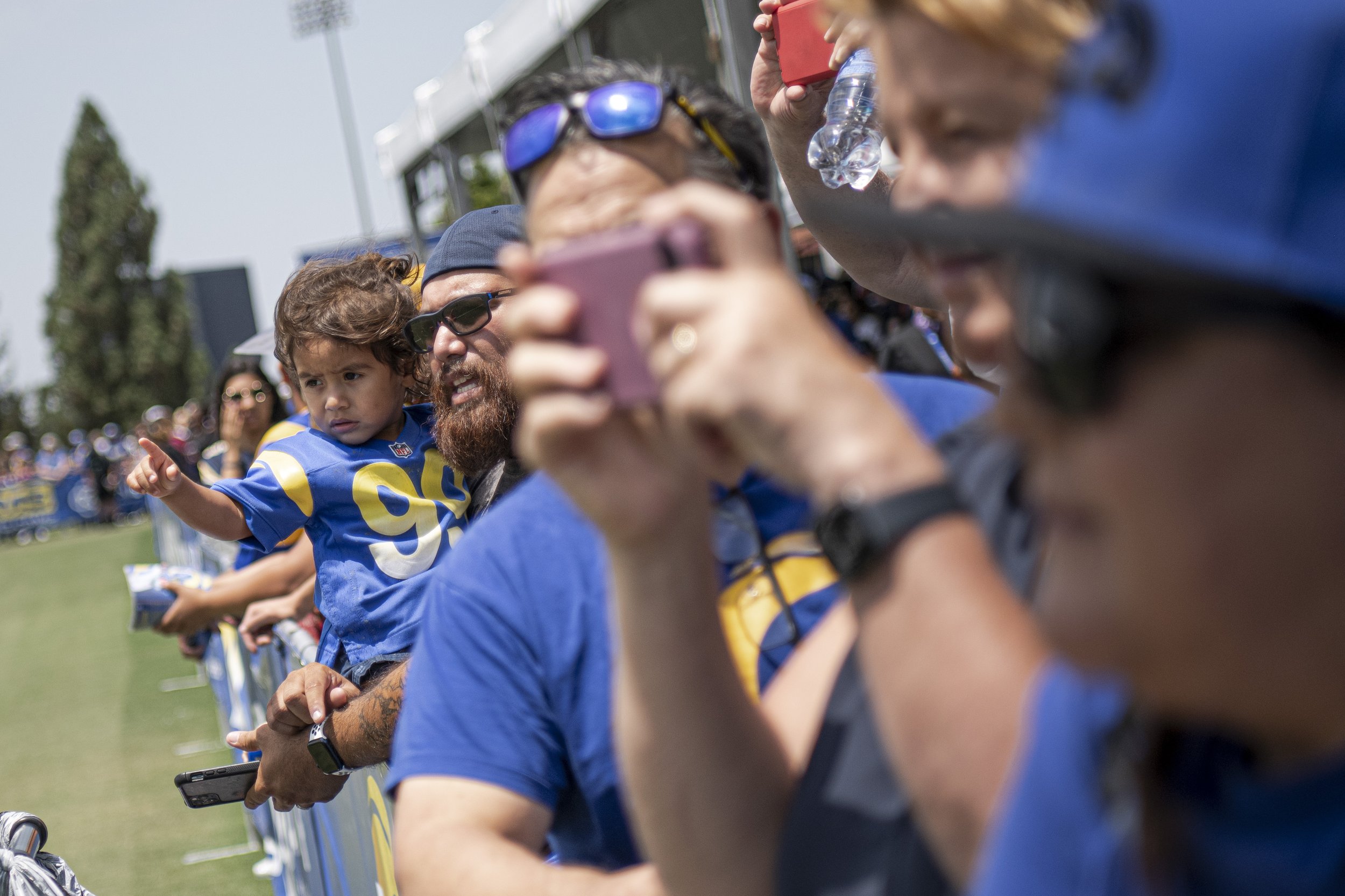  Los Angeles Rams fans gather side by side on the perimeter gates to the practice field as the Los Angeles Rams go through their plays. (Jon Putman | The Corsair) 