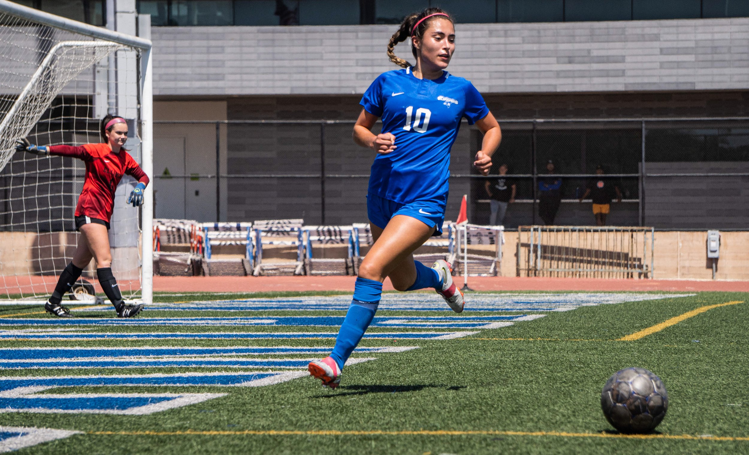  Santa Monica College Corsairs Women's Soccer midfielder Ali Alban (10) scored one out of two of the team's winning goals for their match against El Camino College. The Corsair Field in Santa Monica, Calif. On Friday, September 2, 2022. (Tsen Ee Lin 