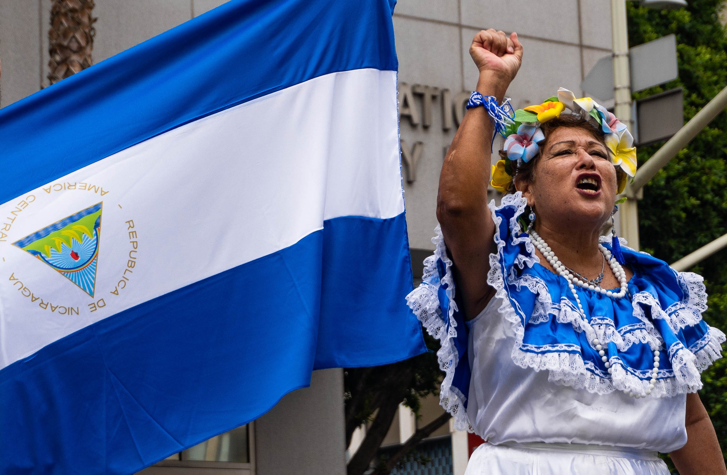  Flor Ramirez shouts for her nation's freedom at the Marcha Pour Nicaragua on Sept. 17, 2022. Los Angeles, CA. (Ee Lin Tsen | The Corsair) 