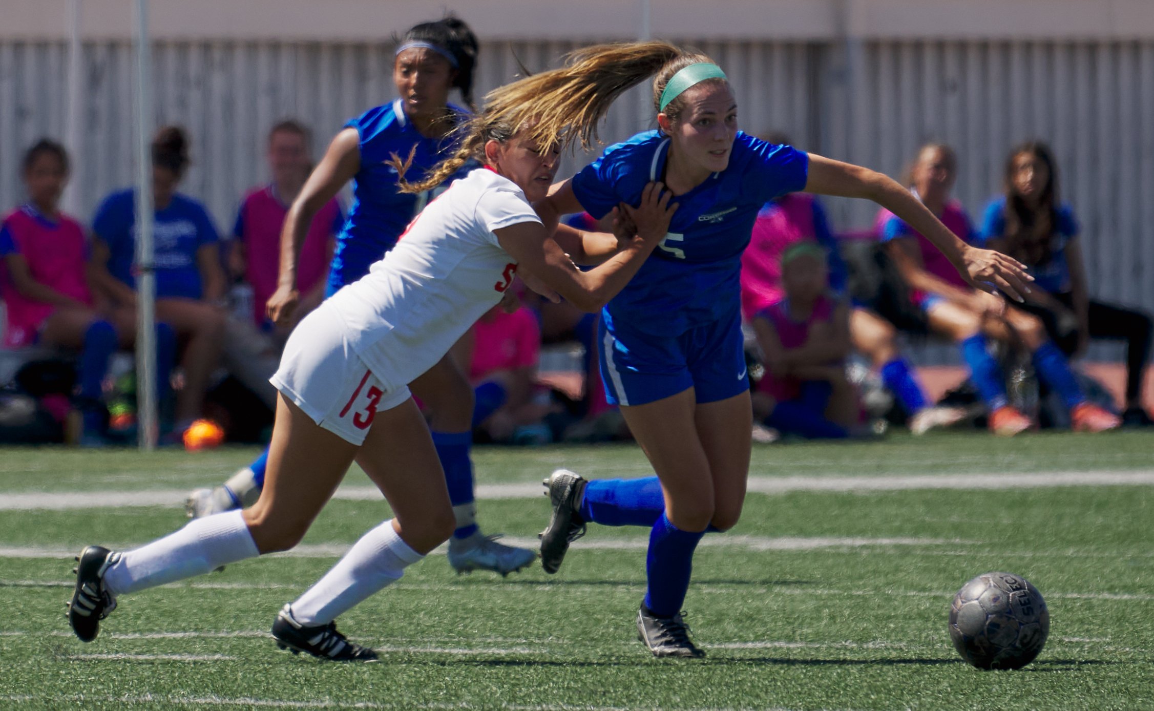  Santa Monica College Corsairs' Charlie Kayem (right) and Santa Barbara City College Vaqueros' Athena Bow Graham (left) during the women's soccer game on Tuesday, Sept. 20, 2022, at Corsair Field in Santa Monica, Calif. The game ended in a 1-1 tie. (