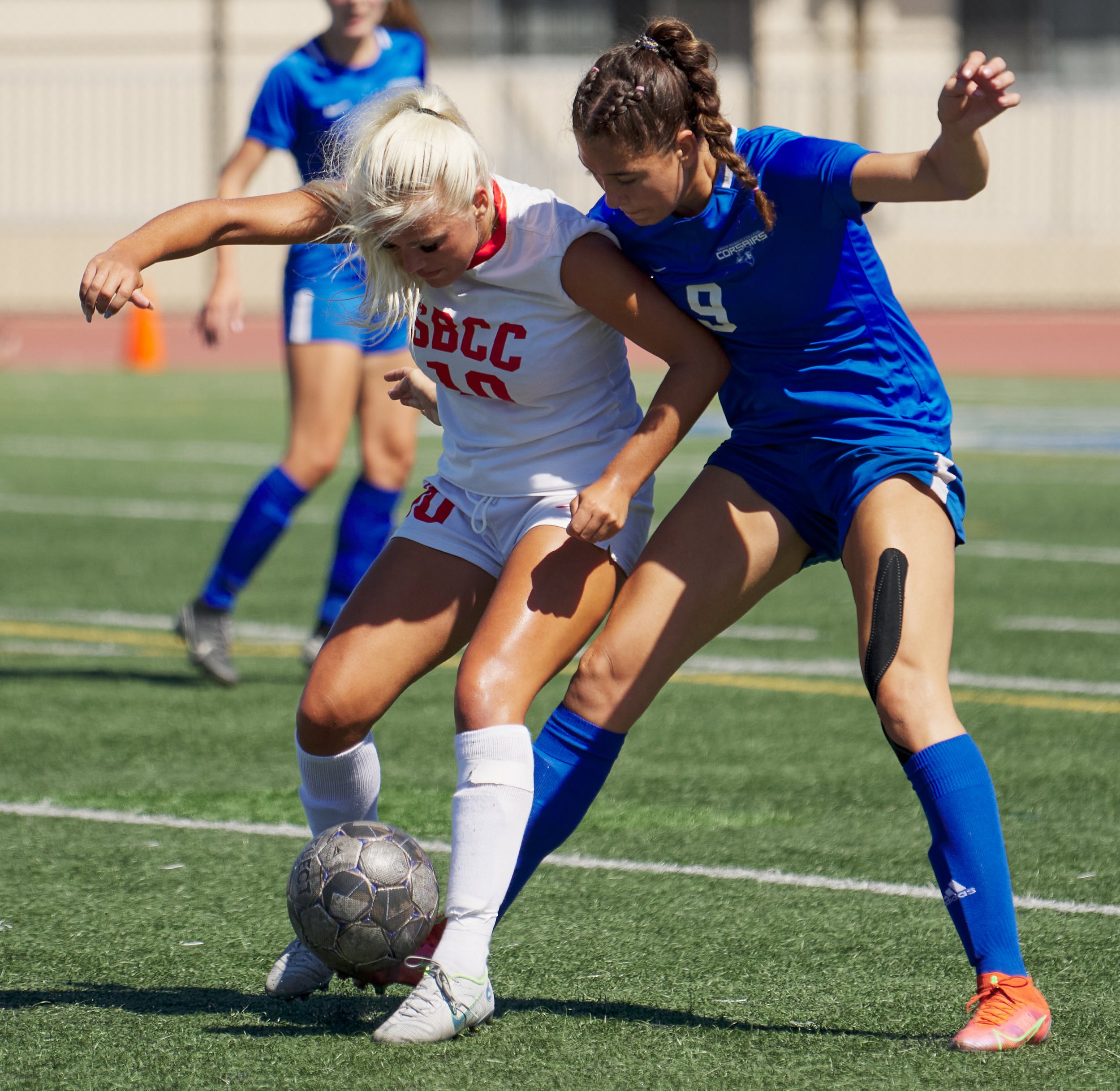  Santa Monica College Corsairs' Alexia Mallahi (right) tries to steall the ball from Santa Barbara City College Vaqueros' Helene Lervik (left) during the women's soccer game on Tuesday, Sept. 20, 2022, at Corsair Field in Santa Monica, Calif. The gam