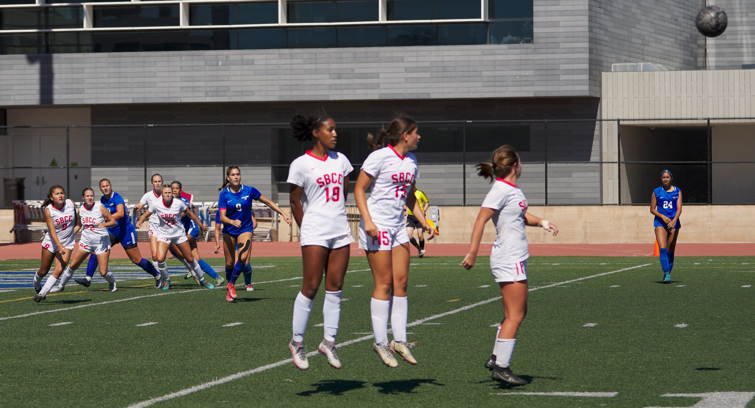  A view of the women's soccer game between the Santa Monica College Corsairs and the Santa Barbara City College Vaqueros on Tuesday, Sept. 20, 2022, at Corsair Field in Santa Monica, Calif. The game ended in a 1-1 tie. (Nicholas McCall | The Corsair)