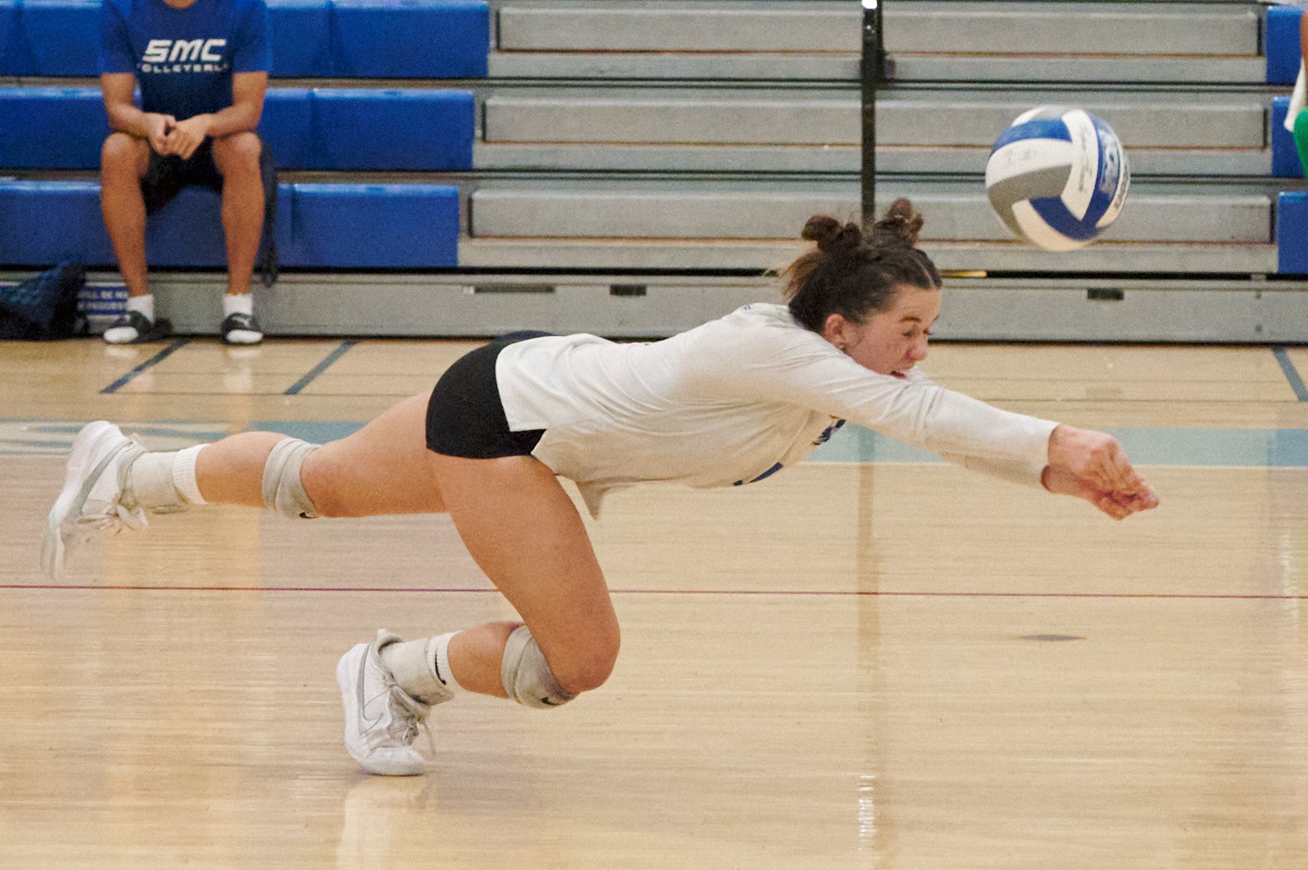  Santa Monica College Corsairs' Halle Anderson dives for the ball during the women's volleyball match against the Moorpark College Raiders on Friday, Sept. 23, 2022, at the Corsair Gym in Santa Monica, Calif. The Corsairs won 3-2. (Nicholas McCall | 