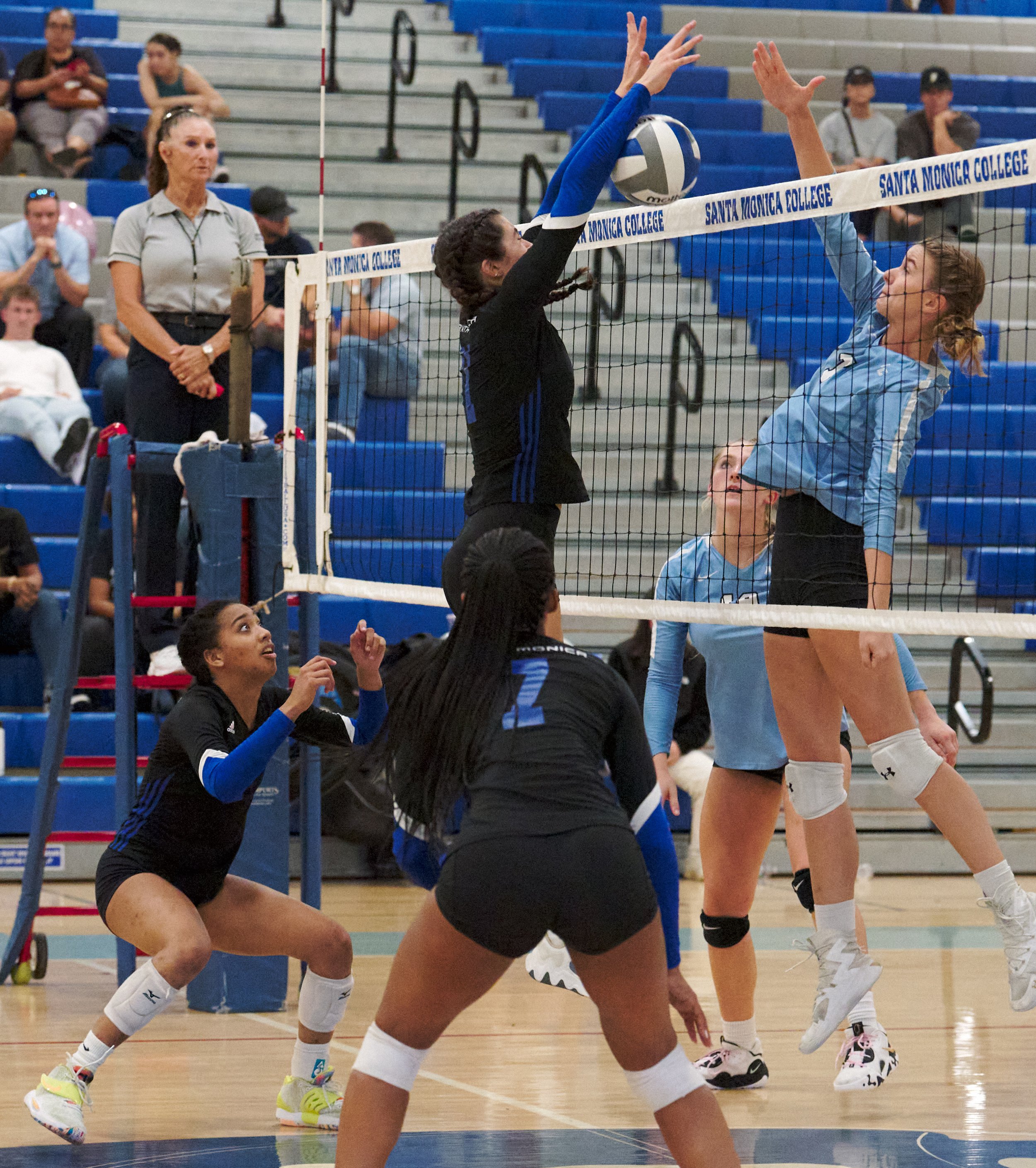  Santa Monica College Corsairs' Maiella Riva fails to block the attack by Ryann Gaglio from the Moorpark College Raiders during the women's volleyball game on Friday, Sept. 23, 2022, at the Corsair Gym in Santa Monica, Calif. The Corsairs won 3-2. (N