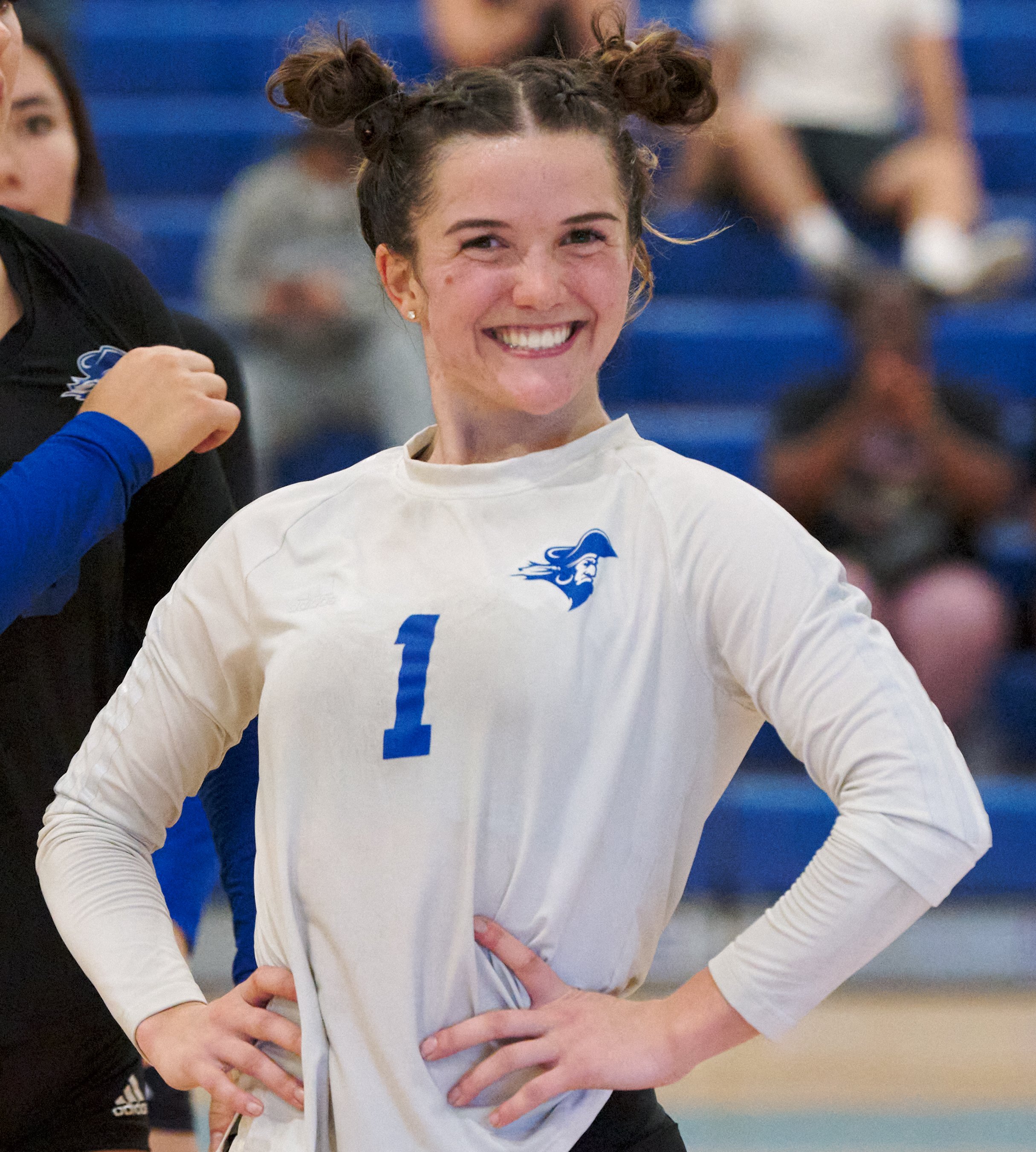  Santa Monica College Corsairs' Halle Anderson stops to pose during the women's volleyball match against the Moorpark College Raiders on Friday, Sept. 23, 2022, at the Corsair Gym in Santa Monica, Calif. The Corsairs won 3-2. (Nicholas McCall | The C