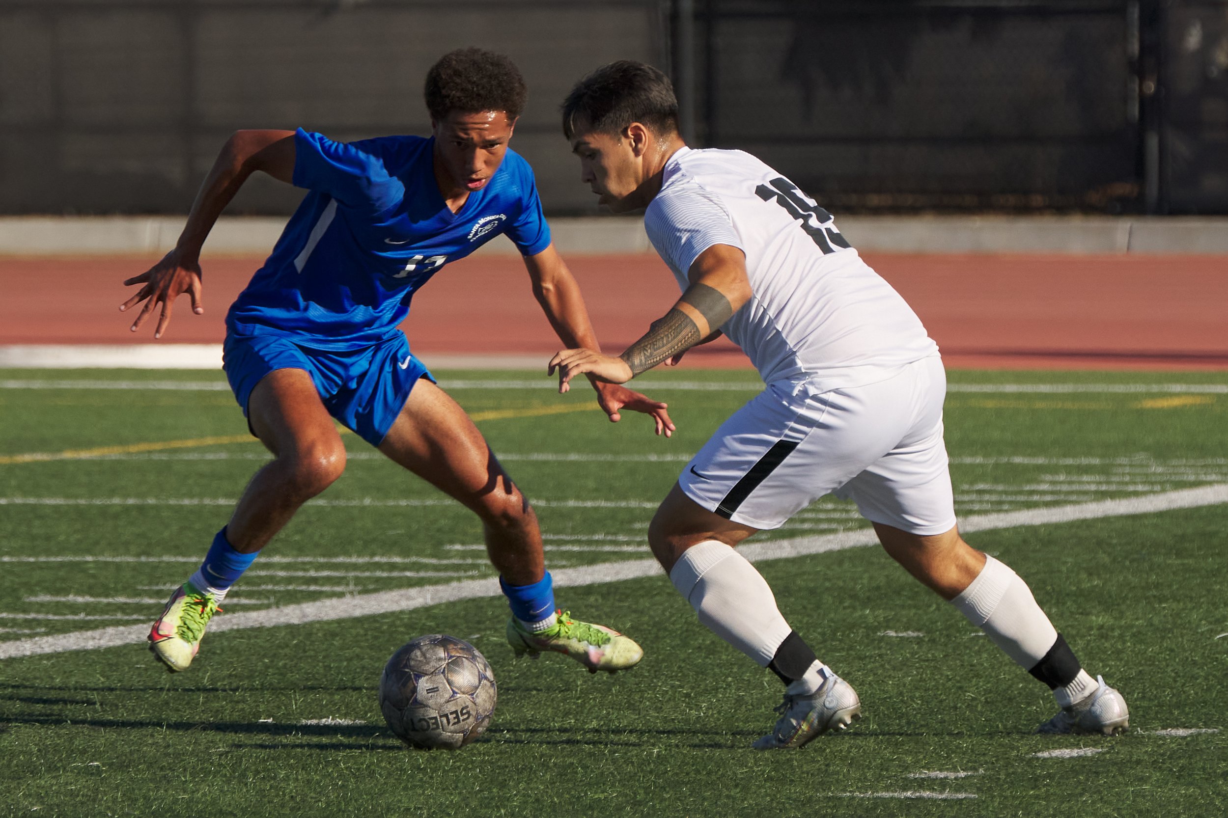  Santa Monica College Corsairs' Connor Gilmore and Rio Hondo College Roadrunners' Oscar Velez during the men's soccer match on Friday, Sept. 24, 2022, at Corsair Field in Santa Monica, Calif. The Corsairs won 2-1. (Nicholas McCall | The Corsair) 