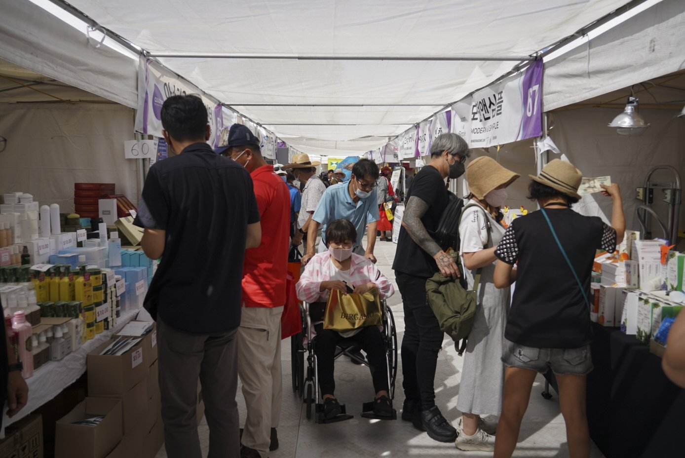  Attendees browse the available wares during the 49th annual Los Angeles Korean Festival Friday, September 23 2022 at the Seoul International Park. The 49th incarnation marks the return of the in-person festival following a two-year COVID hiatus.  (T