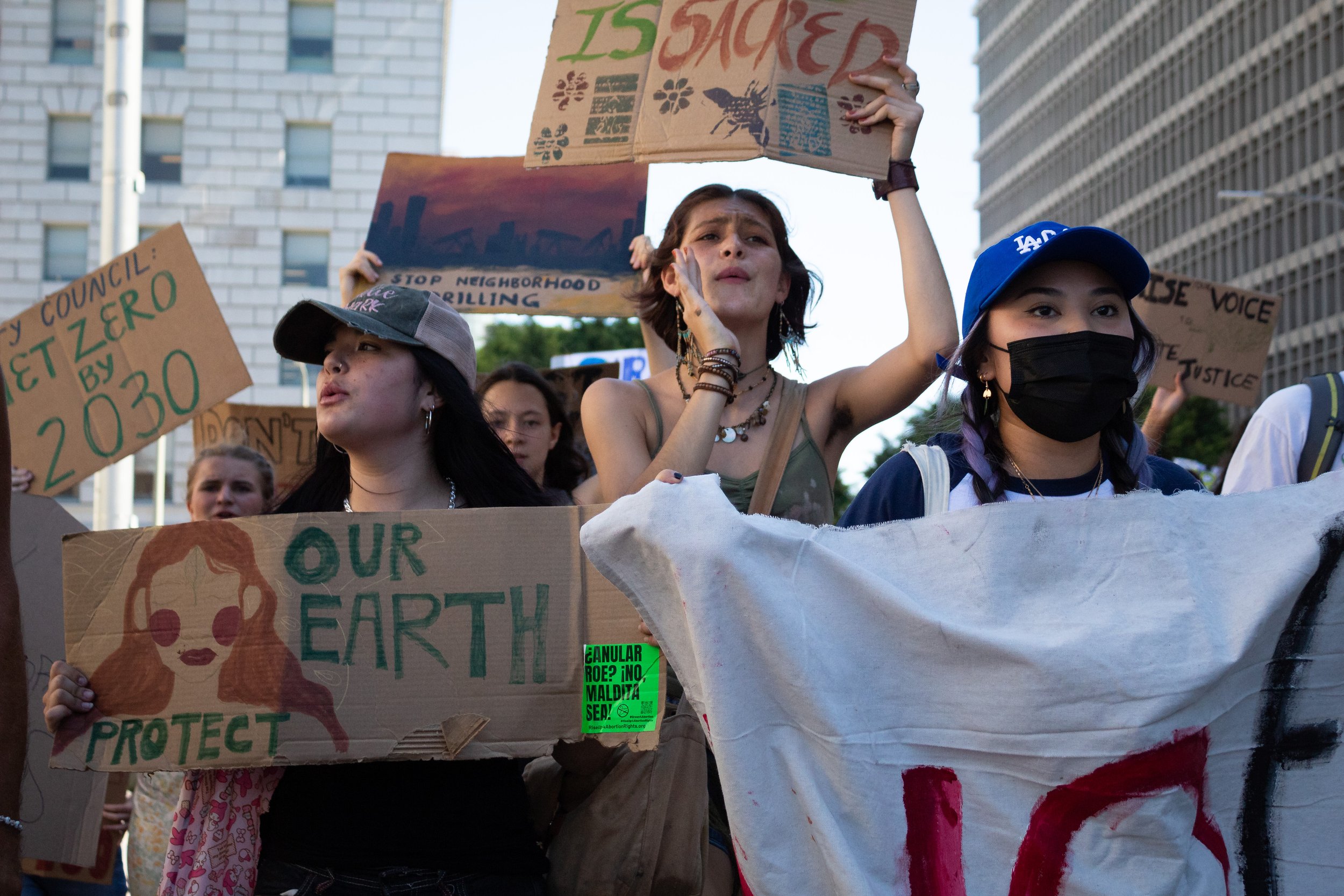  Fia Layne (middle) striking on 1st Steet at the Youth Climate Strike after ditching school in Los Angeles, Calif. on Sept. 23, 2022. (Caylo Seals | The Corsair) 