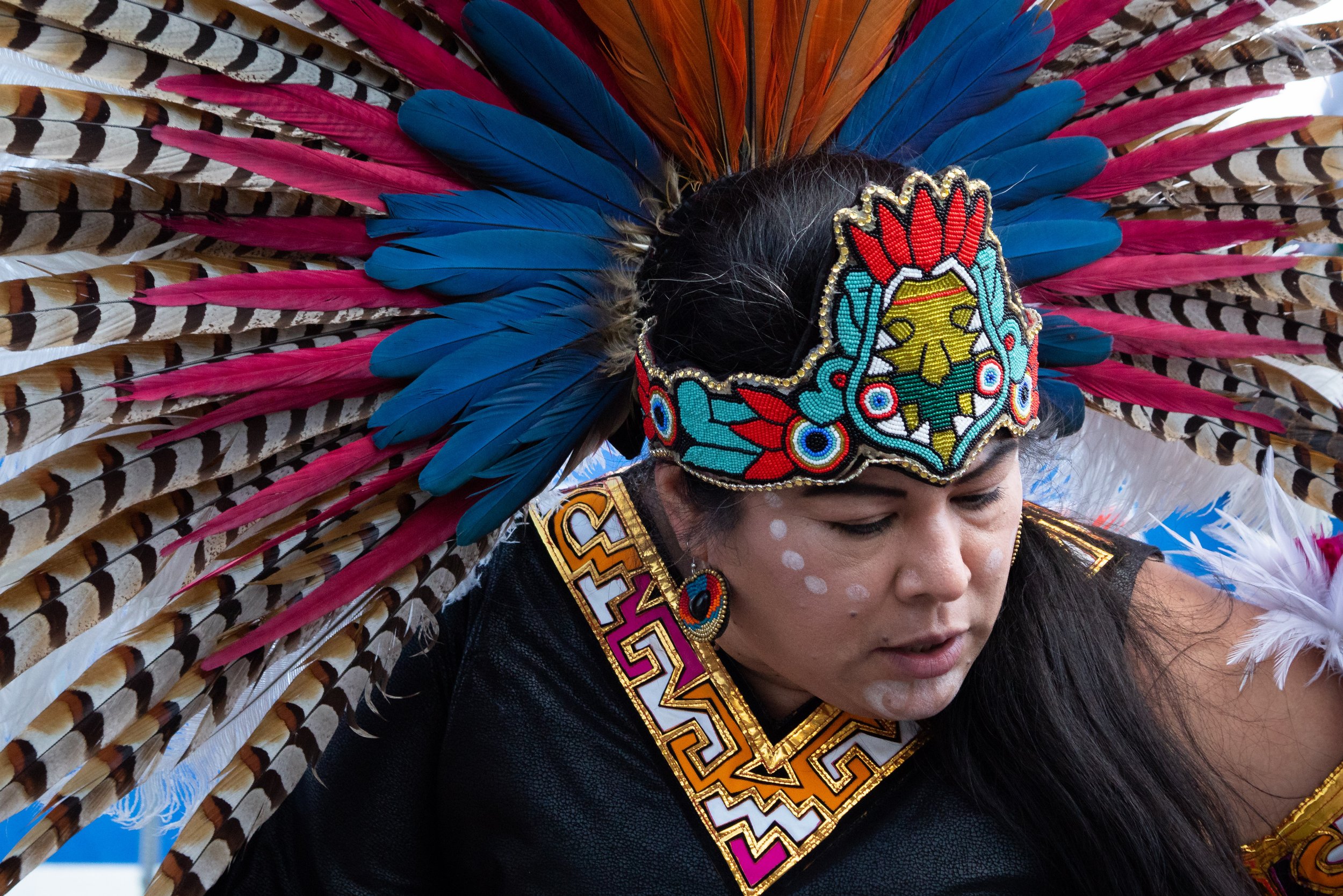  A performer doing a traditional  Aztec dance during the Mexican Independence Day Parade & Festival, in East Los Angeles, Calif. on Sept. 18, 2022. (Caylo Seals | The Corsair) 