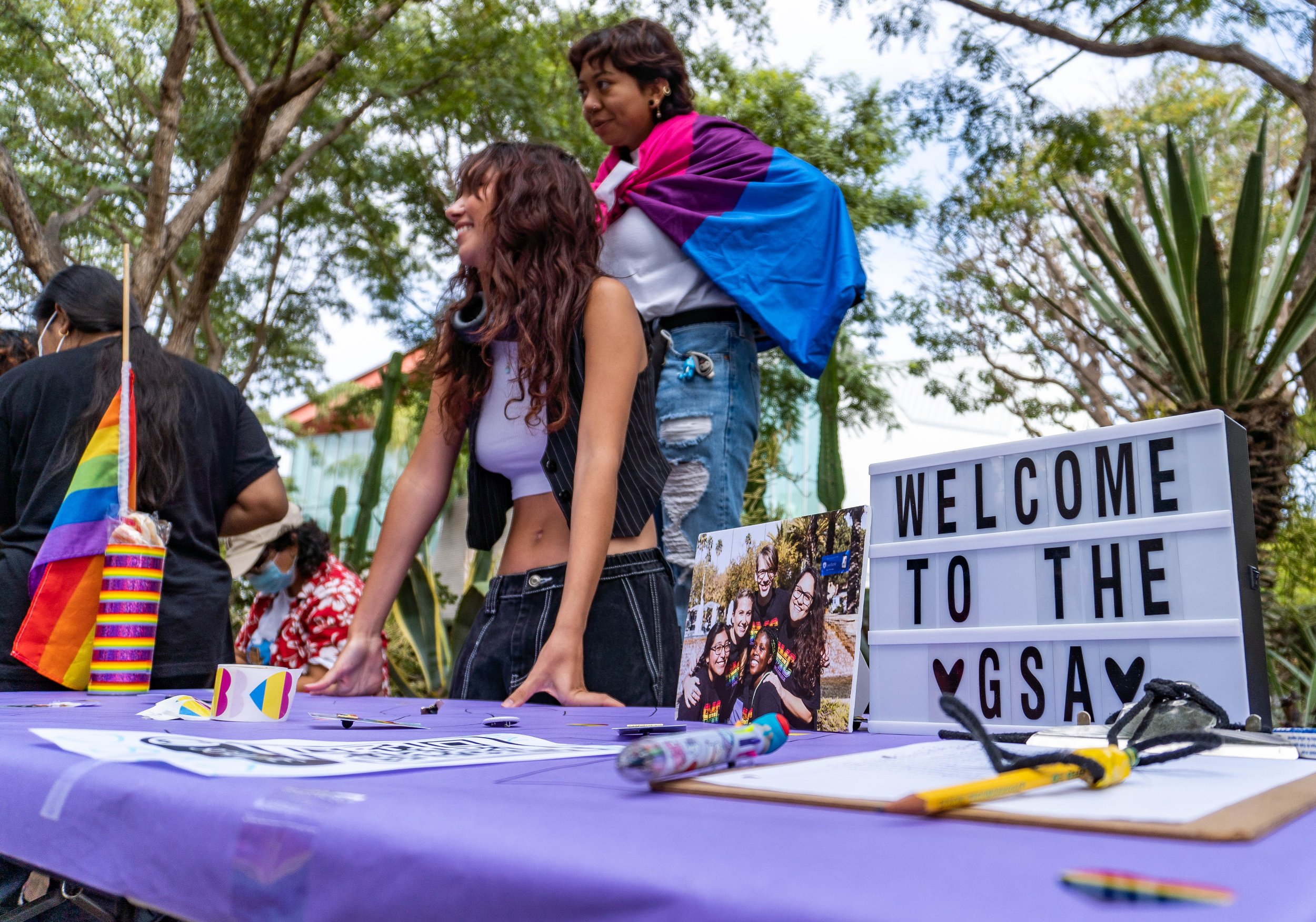  (L to R) Kamee Youssef and Kay Martinez, members of The Gender Sexuality Alliance Club stand at their booth at the Santa Monica College Club Awareness Day on Sept. 29, 2022. Santa Monica, Calif. (Ee Lin Tsen | The Corsair) 