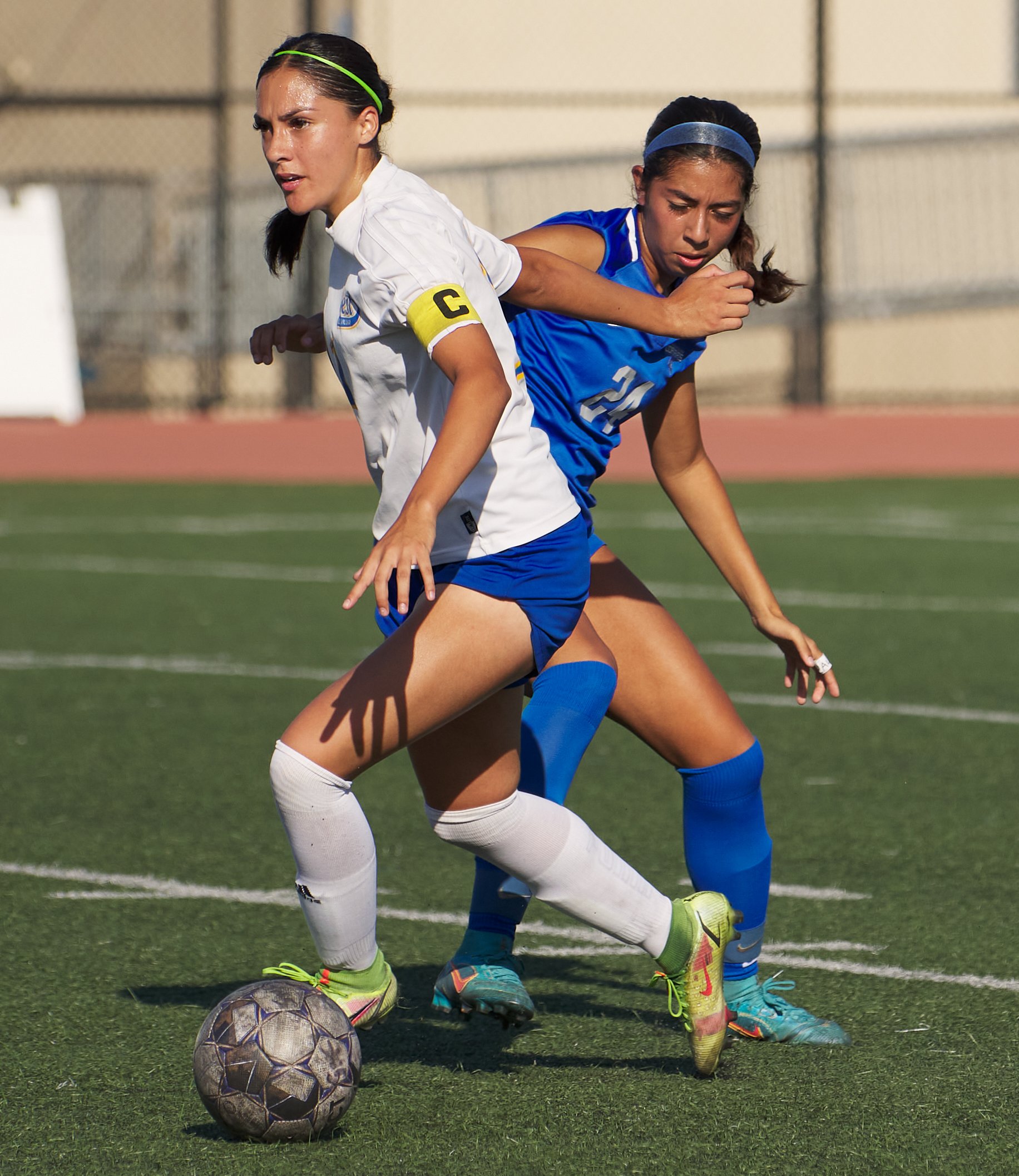  West Los Angeles College Wildcats' America Villalpando and Santa Monica College Corsairs' Andrea Ortiz at the women's soccer match on Friday, Sept. 30, 2022, at Corsair Field in Santa Monica, Calif. The Corsairs won 3-2. (Nicholas McCall | The Corsa