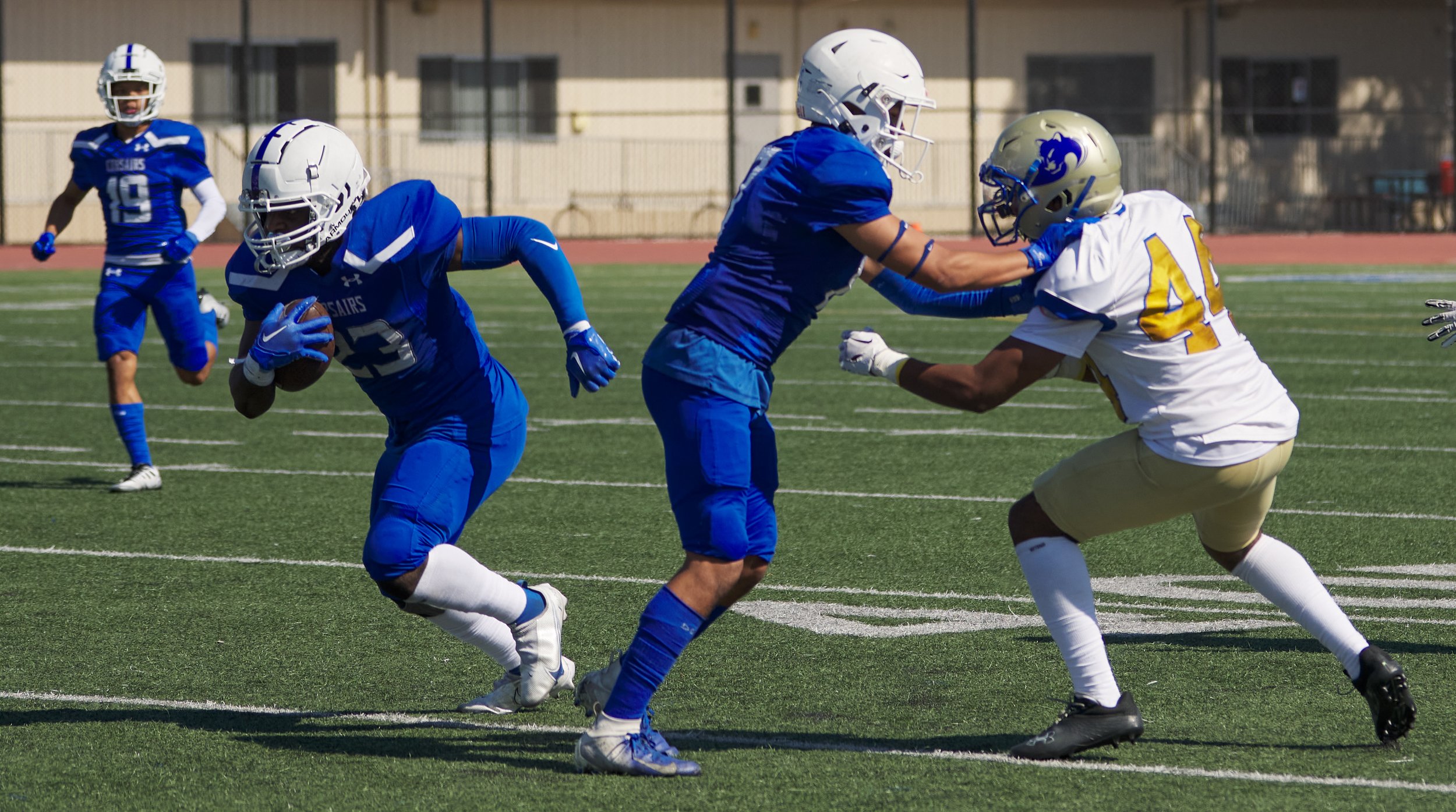  Santa Monica College Corsairs' Jerad Braff (center) defends Zaire Burks (left) from West Los Angeles Wildcats' Justin Ross (right) during the football match on Saturday, October 1, 2022, at Corsair Field in Santa Monica, Calif. The Corsairs won 41-4