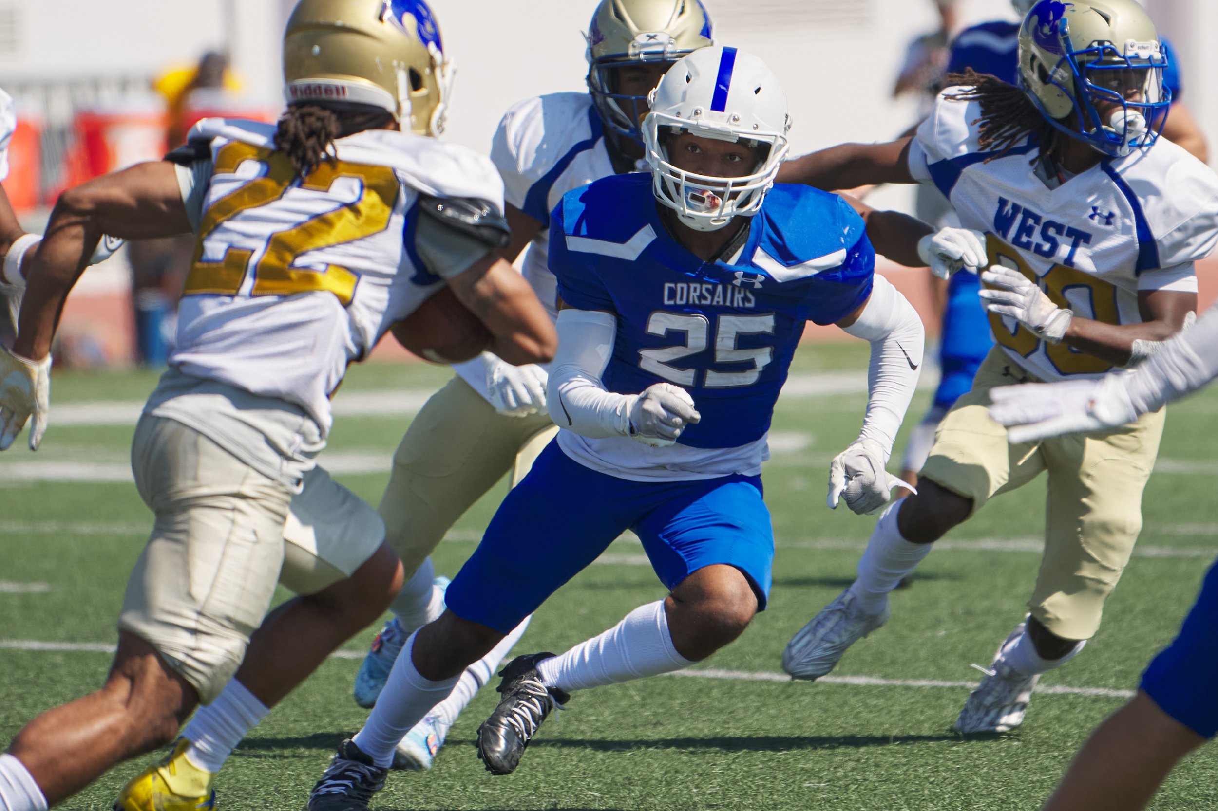 Santa Monica College Corsairs' Kwamain Ross (25) during the football match against the West Los Angeles College Wildcats on Saturday, October 1, 2022, at Corsair Field in Santa Monica, Calif. The Corsairs won 41-40. (Nicholas McCall | The Corsair) 
