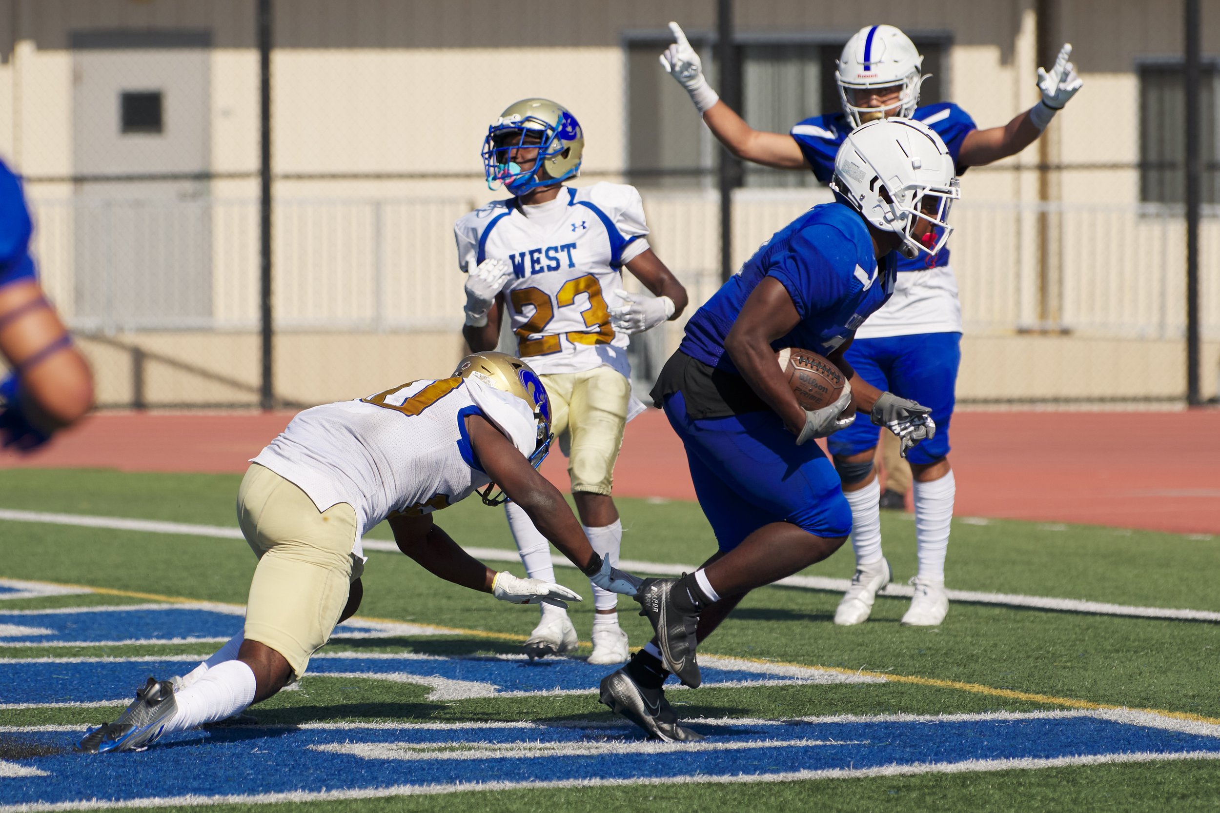  Santa Monica College Corsairs' Myles Parker (front right) scores a touchdown against the West Los Angeles College Wildcats during the football match on Saturday, October 1, 2022, at Corsair Field in Santa Monica, Calif. The Corsairs won 41-40. (Nich