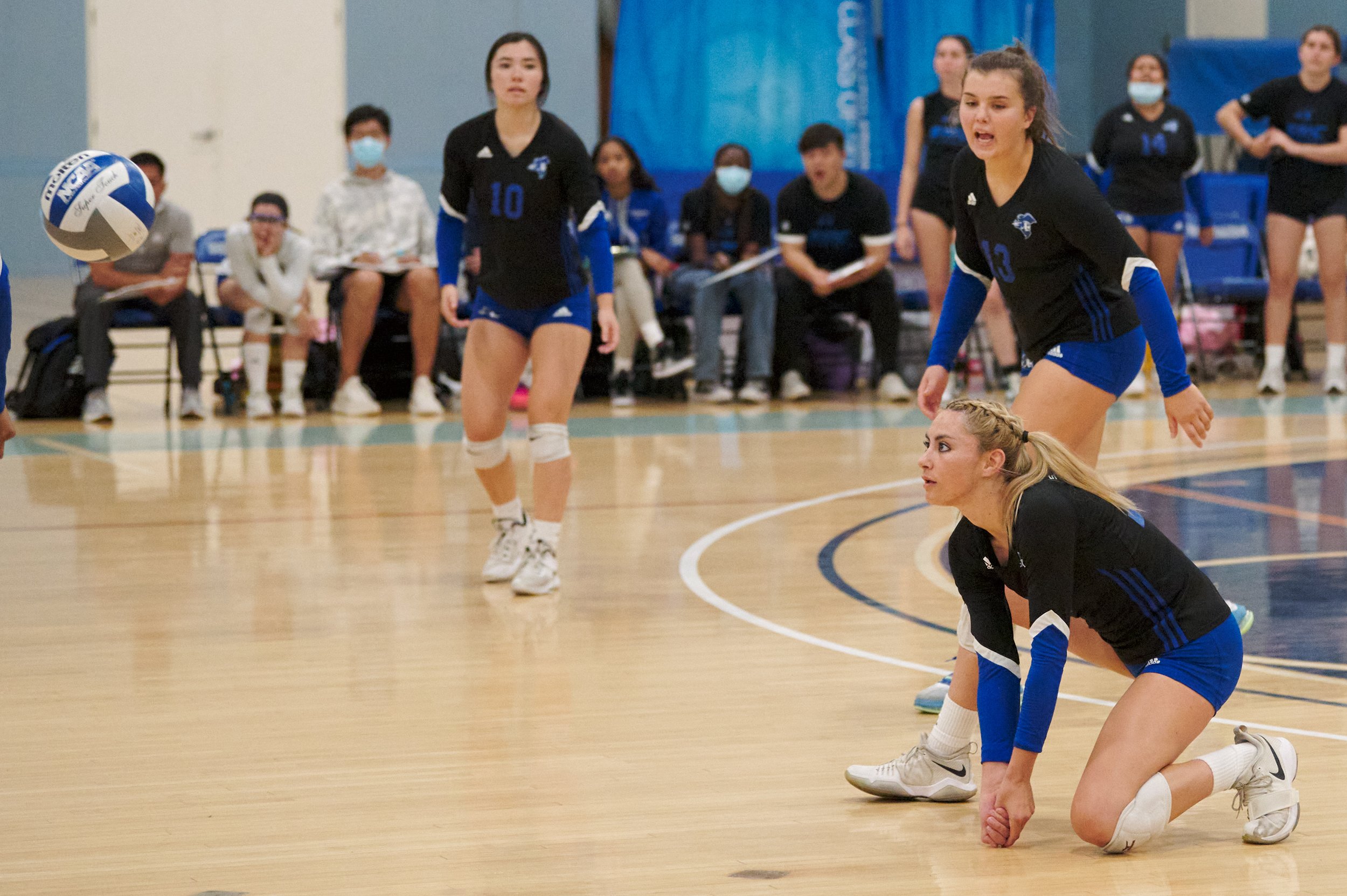  Santa Monica College Corsairs' Scheala Nielsen (kneeling), Mackenzie Wolff (right), and Sophia Odle (left) during the women's volleyball match against the Antelope Valley College Marauders on Wednesday, Oct. 12, 2022, at the Corsair Gym in Santa Mon