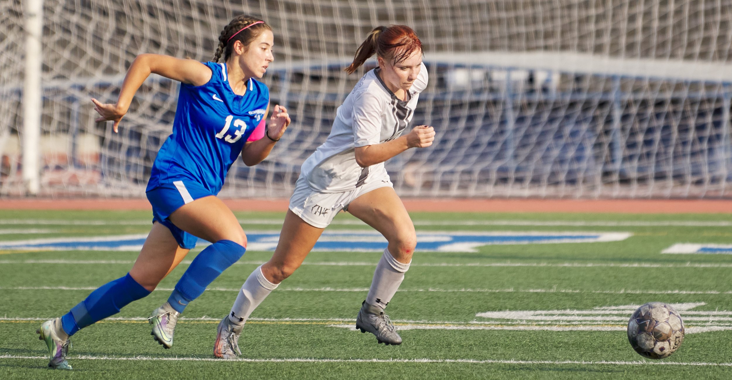  Santa Monica College Corsairs' Sophie Doumitt and Antelope Valley College Marauders' Megan Salvesvold during the women's soccer match on Tuesday, Oct. 11, 2022, at Corsair Field in Santa Monica, Calif. The Corsairs lost 6-0. (Nicholas McCall | The C