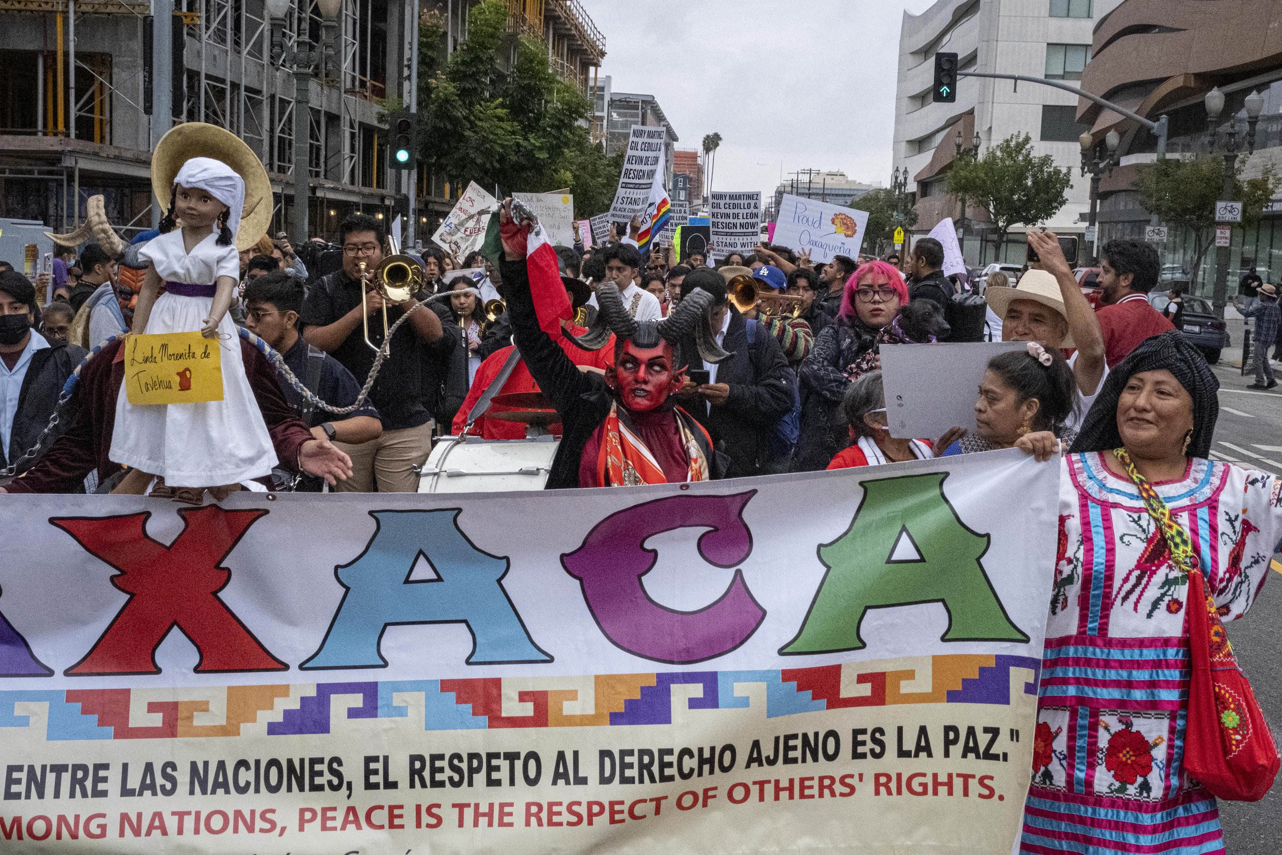  Hundreds of Oaxaca, Zapotec, Mixtec and other indigenous communities gathered to march downtown. Marcha Por Justicia was organized by Comunidades Indigenas en Liderazgo (CIELO), which means Indigenous Communities in Leadership. Marches and protests 