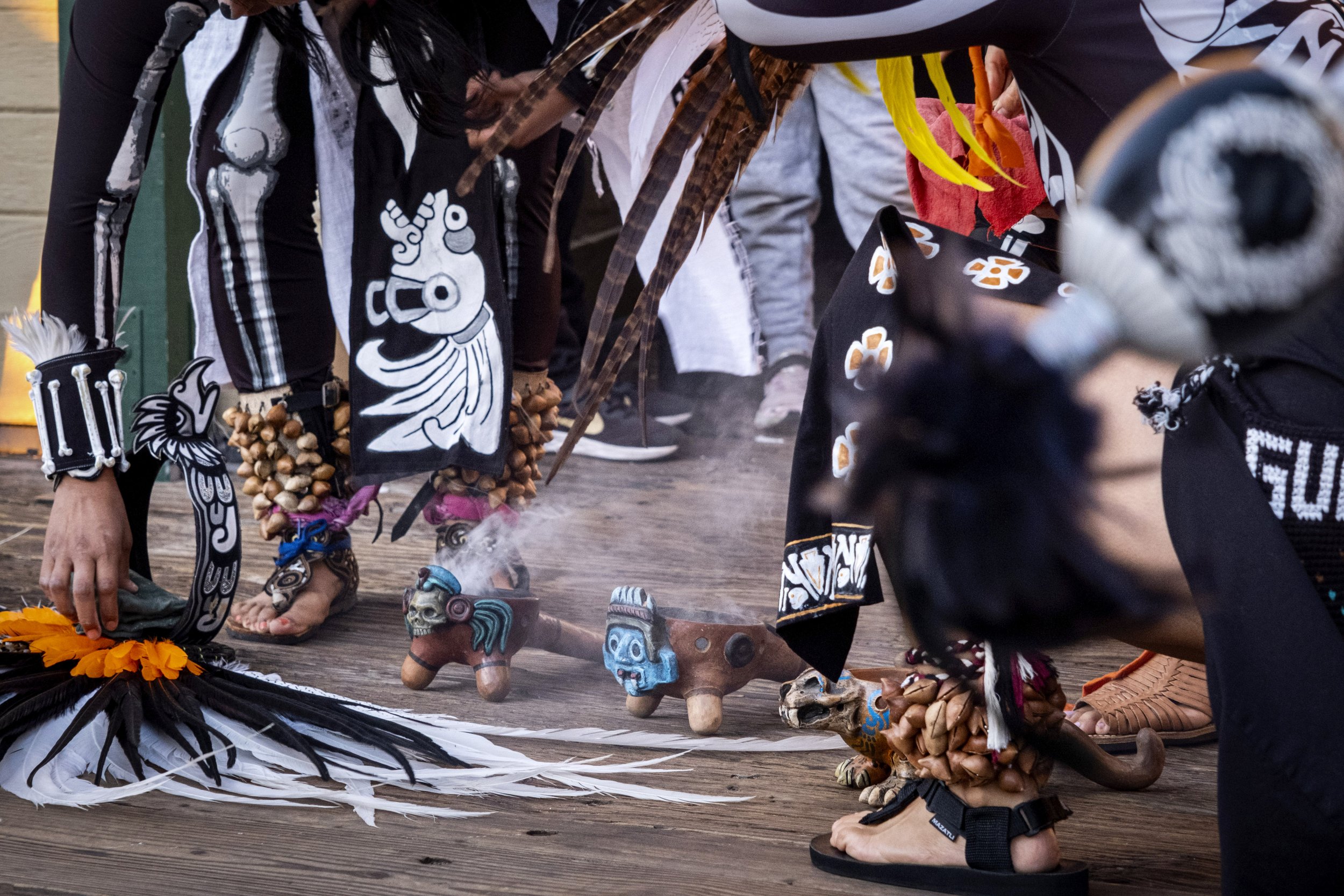  Dia de Los Muertos on the Santa Monica Pier began its celebration on November 2, with Natives from the Tongva tribe joining Aztec members of the Kalpoli Tonelhuayo circle at the west end of the Santa Monica Pier. “We burn charcoal and place a specia