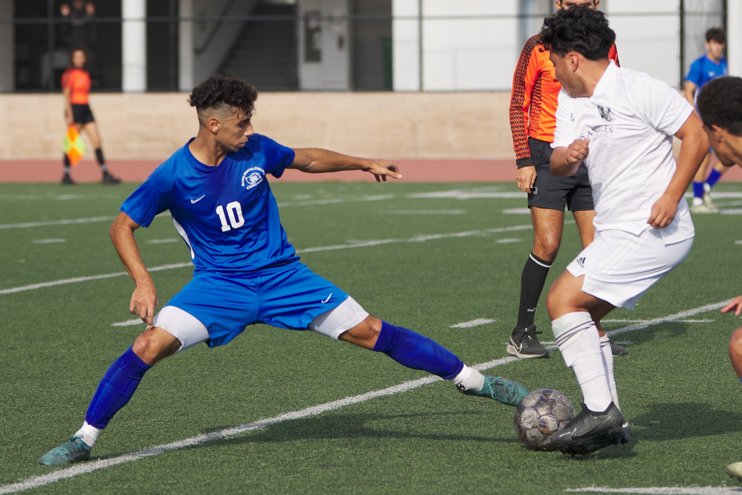  Santa Monica College Corsairs' Roey Kivity and Los Angeles Mission College Eagles' Luis Lima during the men's soccer match on Tuesday, Nov. 1, 2022, at Corsair Field in Santa Monica, Calif. The Corsairs won 3-0. (Nicholas McCall | The Corsair) 