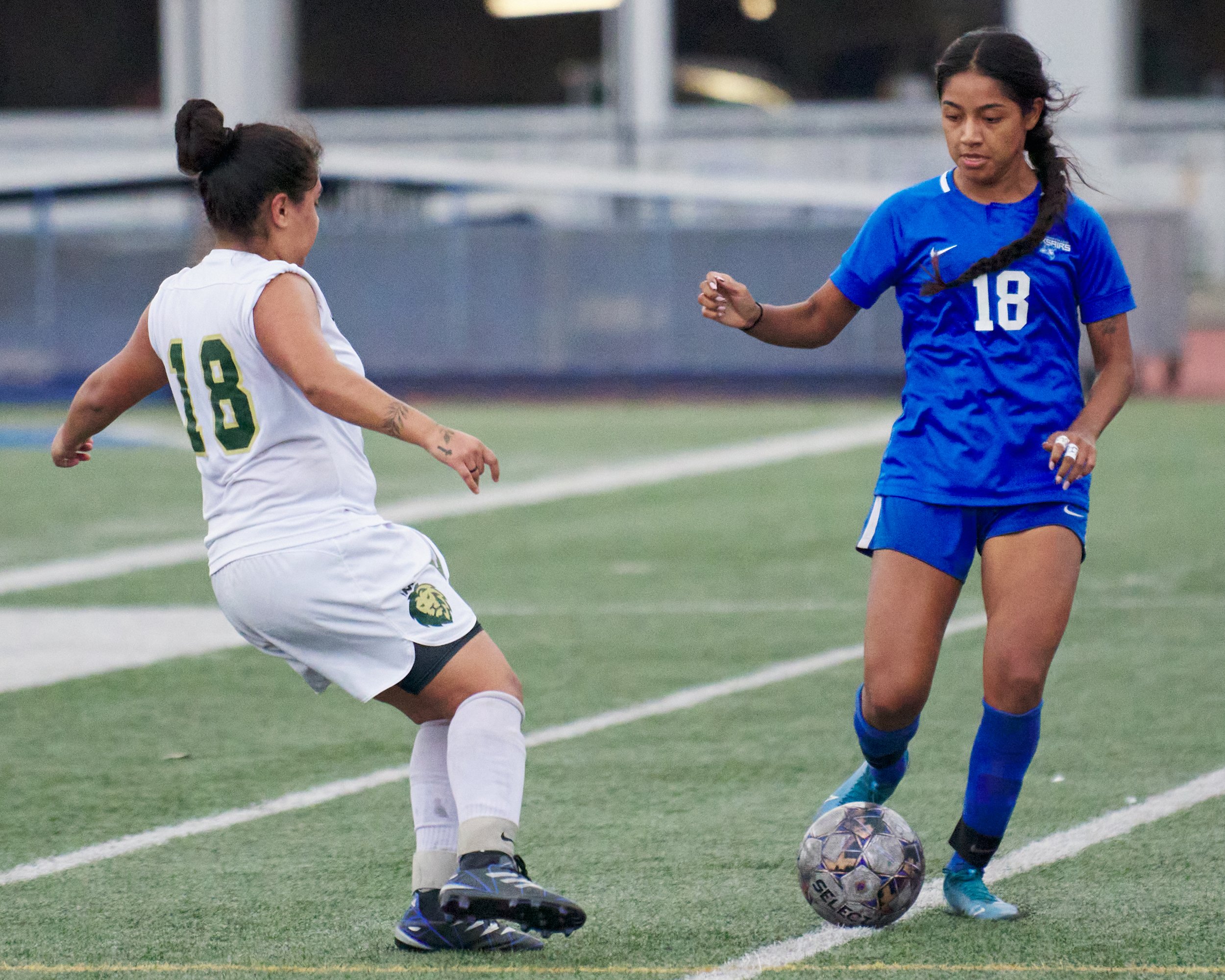  Los Angeles Valley College Monarchs' Angie Diaz and Santa Monica College Corsairs' Kaitlyn Romero during the women's soccer match on Tuesday, Nov. 1, 2022, at Corsair Field in Santa Monica, Calif. The Corsairs won 2-1. (Nicholas McCall | The Corsair
