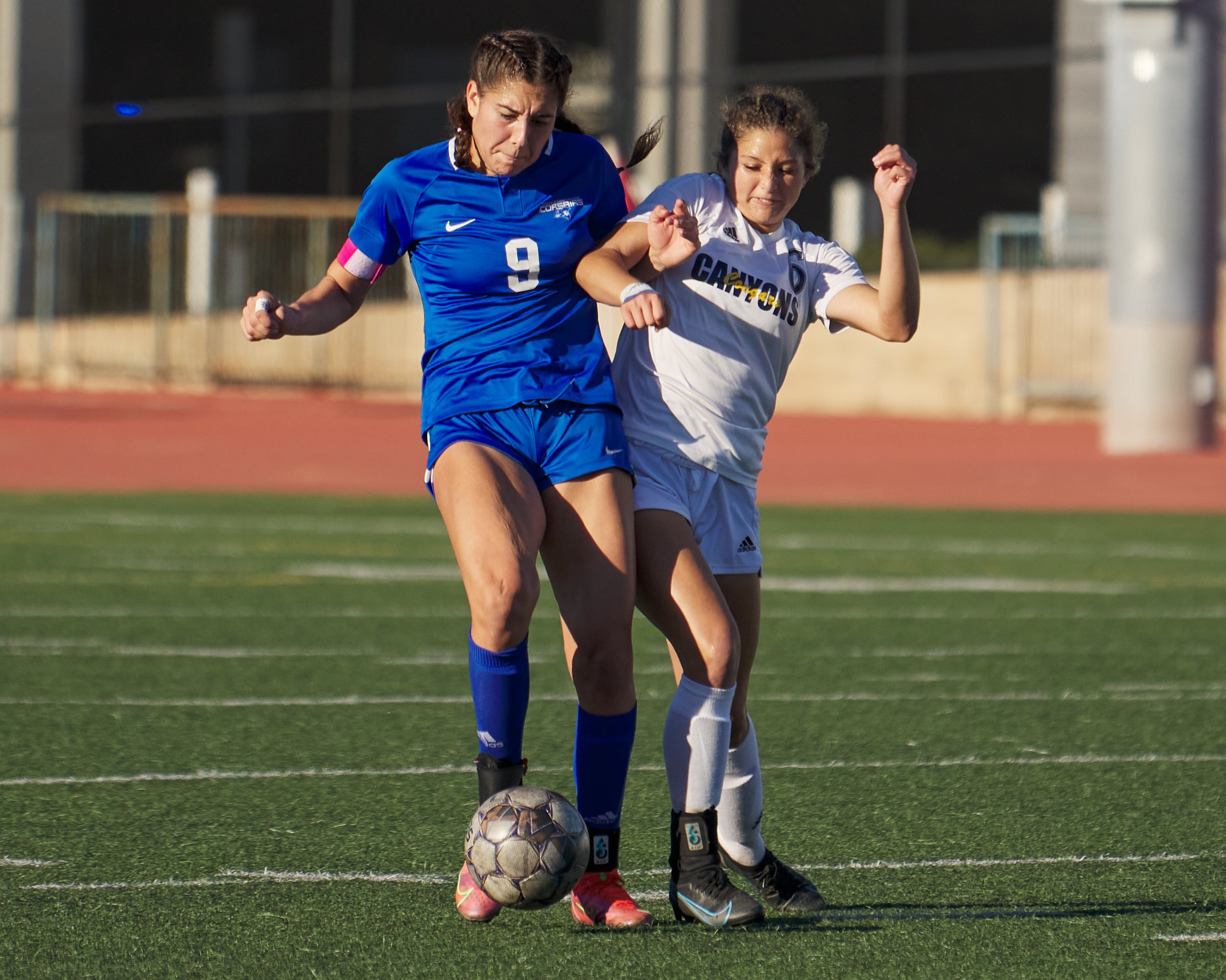  Santa Monica College Corsairs' Alexia Mallahi and College of the Canyons Cougars' Ryan Shepherd during the women's soccer match on Thursday, Nov. 10, 2022, at Corsair Field in Santa Monica, Calif. The Corsairs lost 3-0. (Nicholas McCall | The Corsai