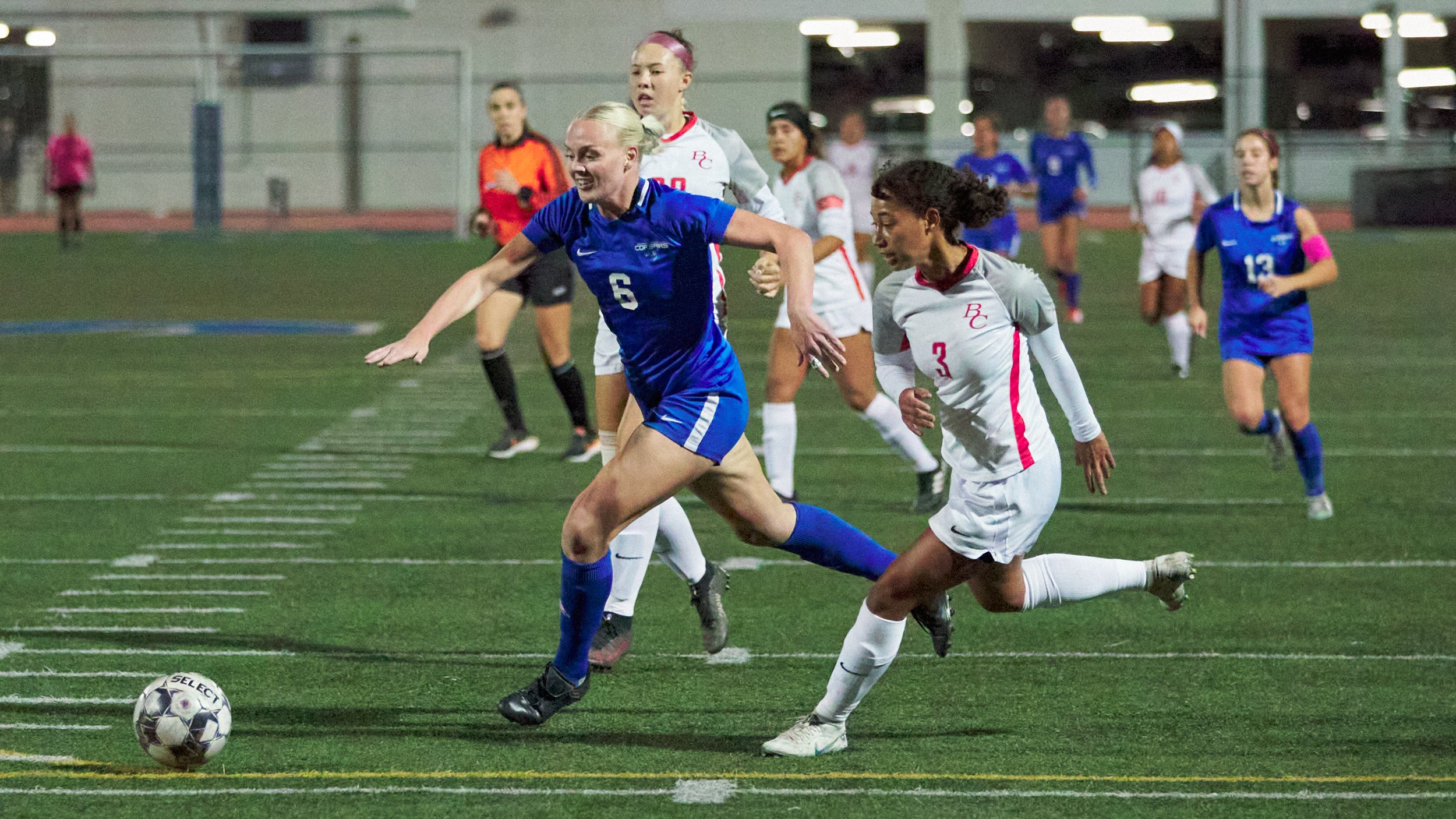  Santa Monica College Corsairs' Mathilda Isaksson and Bakersfield College Renegades' Cali McFarland during the women's soccer match on Wednesday, Nov. 16, 2022, at Corsair Field in Santa Monica, Calif. The Corsairs won 1-0. (Nicholas McCall | The Cor