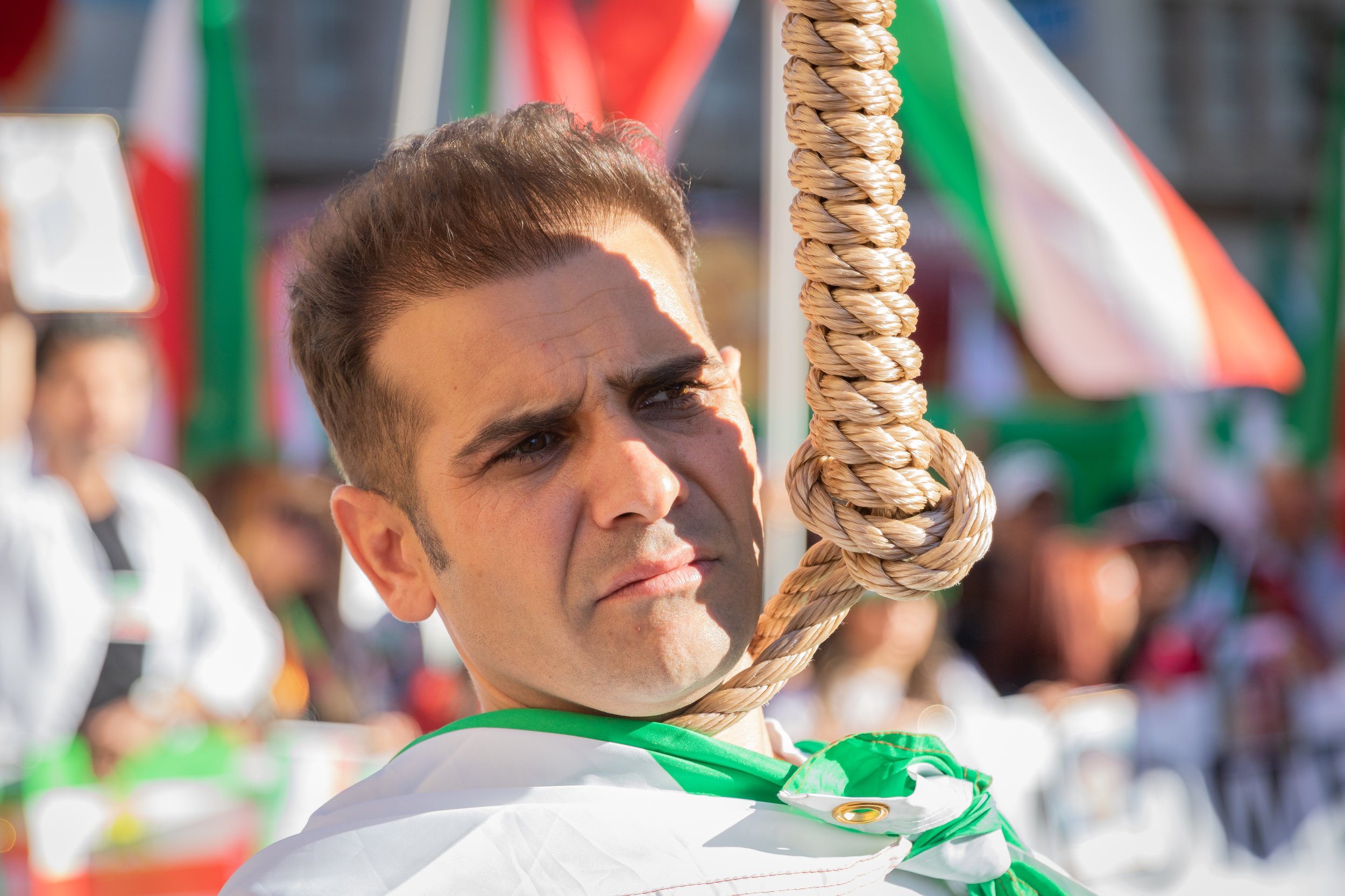  A noose tied around the neck of rally goer at the Freedom for Iran rally on Hollywood Blvd, Hollywood, Calif, on Saturday, Nov. 19, 2022. He is wearing a sign which reads, "guilty of wanting human rights." (Caylo Seals | The Corsair) 