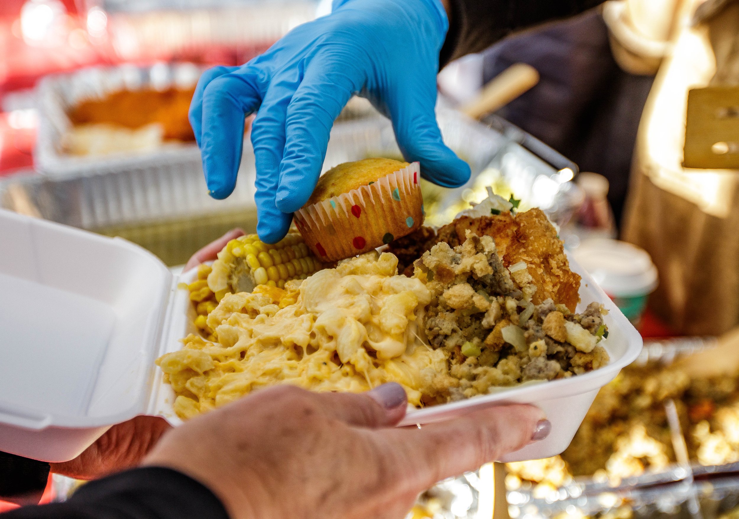  For the past 10 years, Lost Angels Org a non profit based in Los Angeles has been been giving out food and utilities to the homeless in Venice on Thanksgiving Day. All the food is donated and homecooked by the 300+ volunteers. Nov. 24, 2022. Venice,