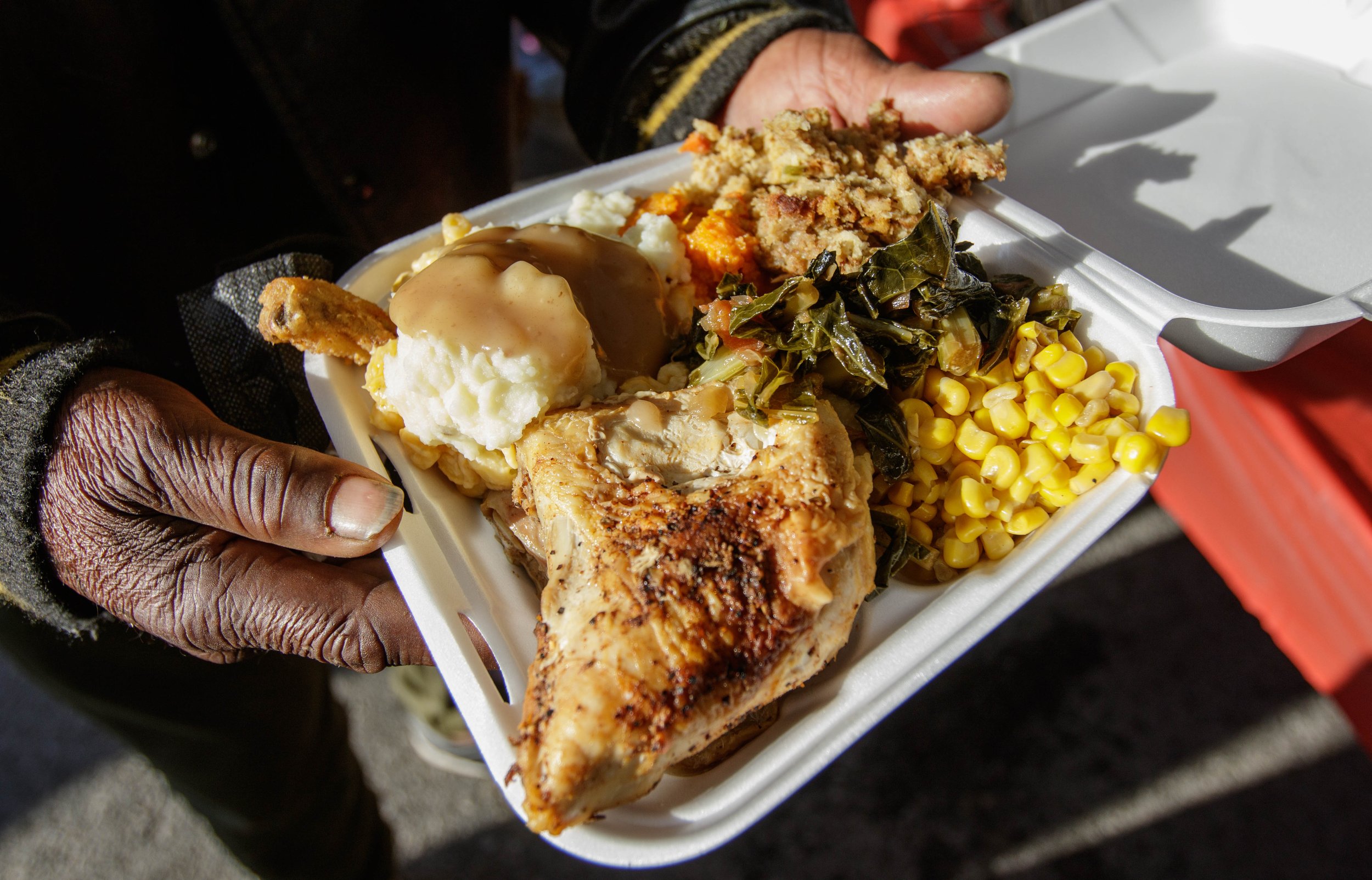  Receivers get the traditional Thanksgiving meal featuring chicken, corn, mashed potatoes and stuffing. All the meals are homecooked and donated by volunteers of the Lost Angels Org. For the past 10 years, Lost Angels Org the non profit based in Los 