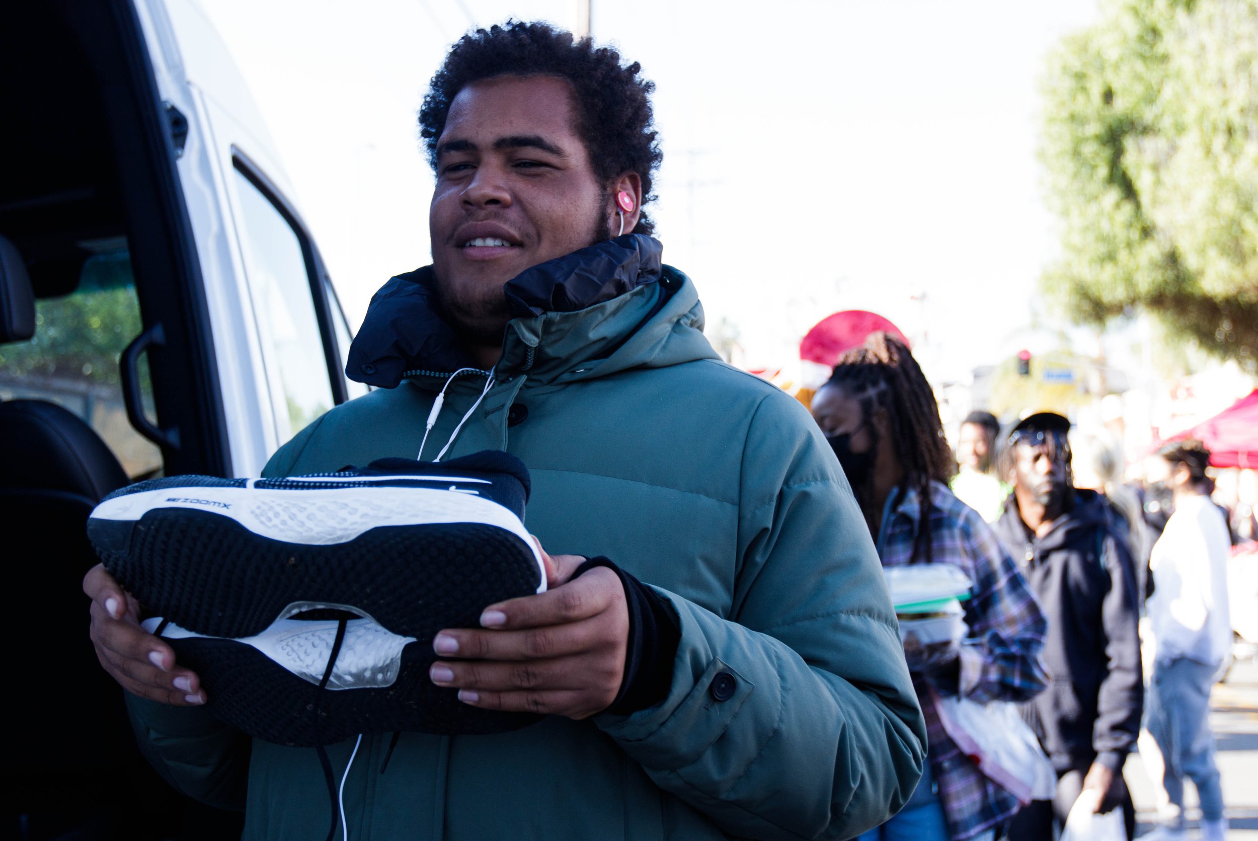  David Vales receives a new pair of shoes at the Lost Angels Org Thanksgiving event. For the past 10 years, the Los Angeles based non profit, Lost Angels Org has been been giving out food and utilities to the homeless in Venice on Thanksgiving Day. N