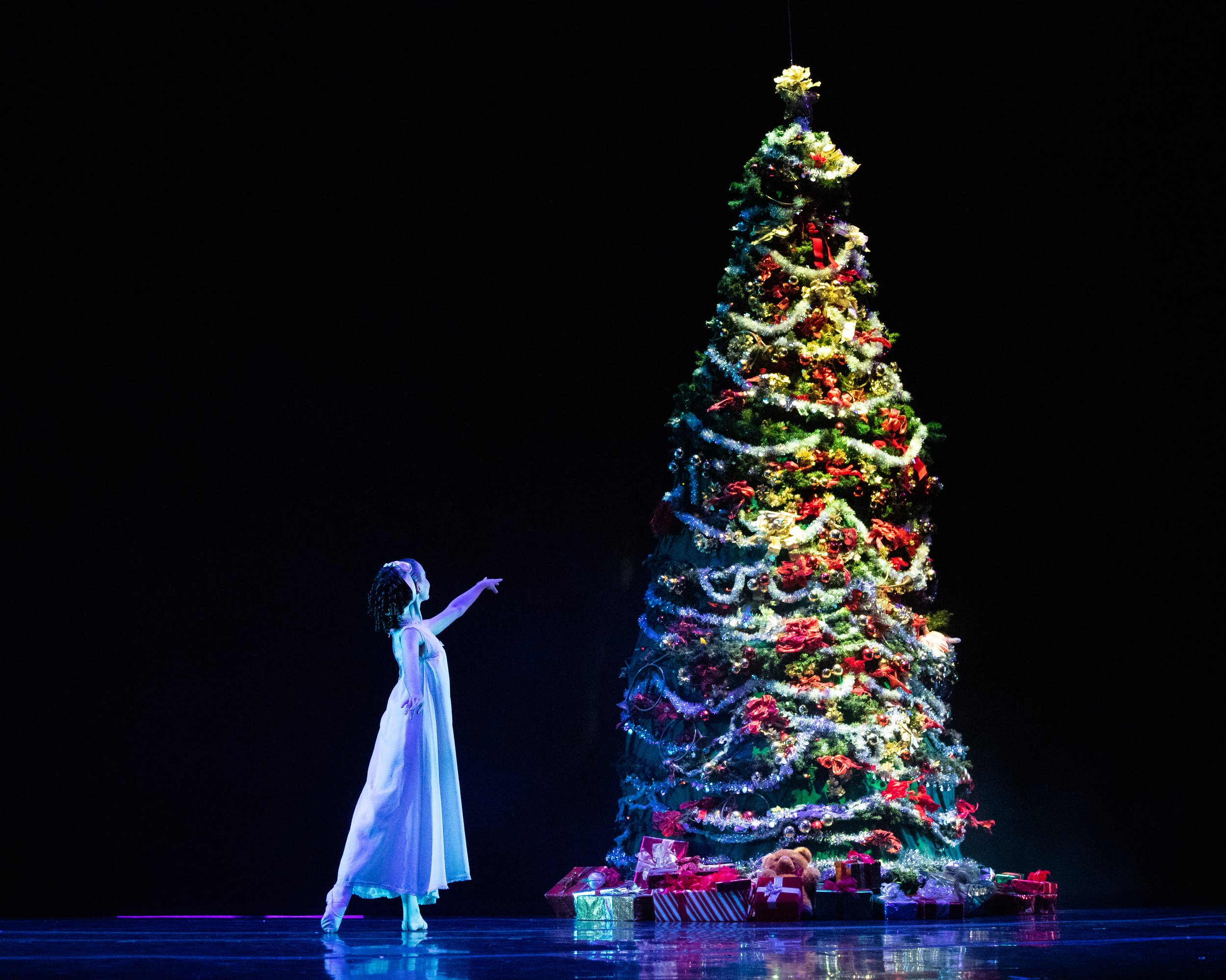  Clara, played by Sophie Wilson, shrinking as the toys begin to come to life in Act 1, Scene 2 of The Nutcracker performed by Westside Ballet of Santa Monica at the The Broad Stage in Santa Monica, Calif. on Sunday, Dec. 4, 2022. (Caylo Seals | The C