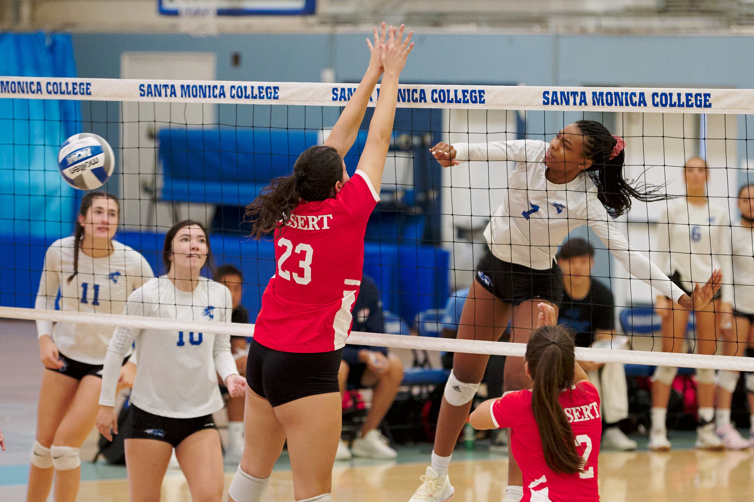  Santa Monica College Corsairs' Zarha Stanton hits the ball past College of the Desert Roadrunners' Caitlin Bilhartz to score during the women's volleyball match on Friday, October 7, 2022, at the Corsair Gym in Santa Monica, Calif. The Corsairs won 