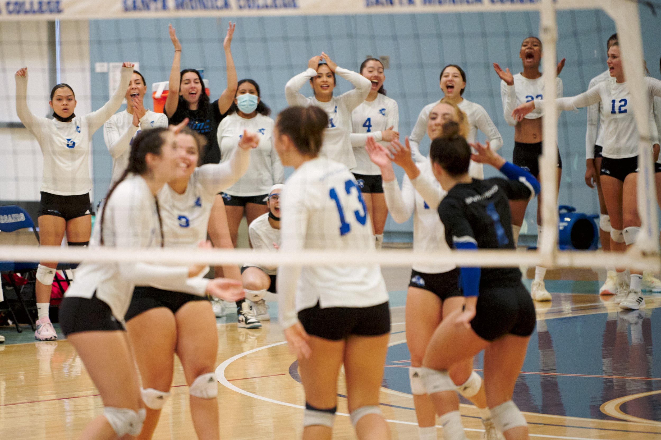 The Santa Monica College Corsairs Women's Volleyball team celebrates a point scored by Mackenzie Wolff against the College of the Desert Roadrunners on Friday, October 7, 2022, at the Corsair Gym in Santa Monica, Calif. The Corsairs won 3-2. (Nichol
