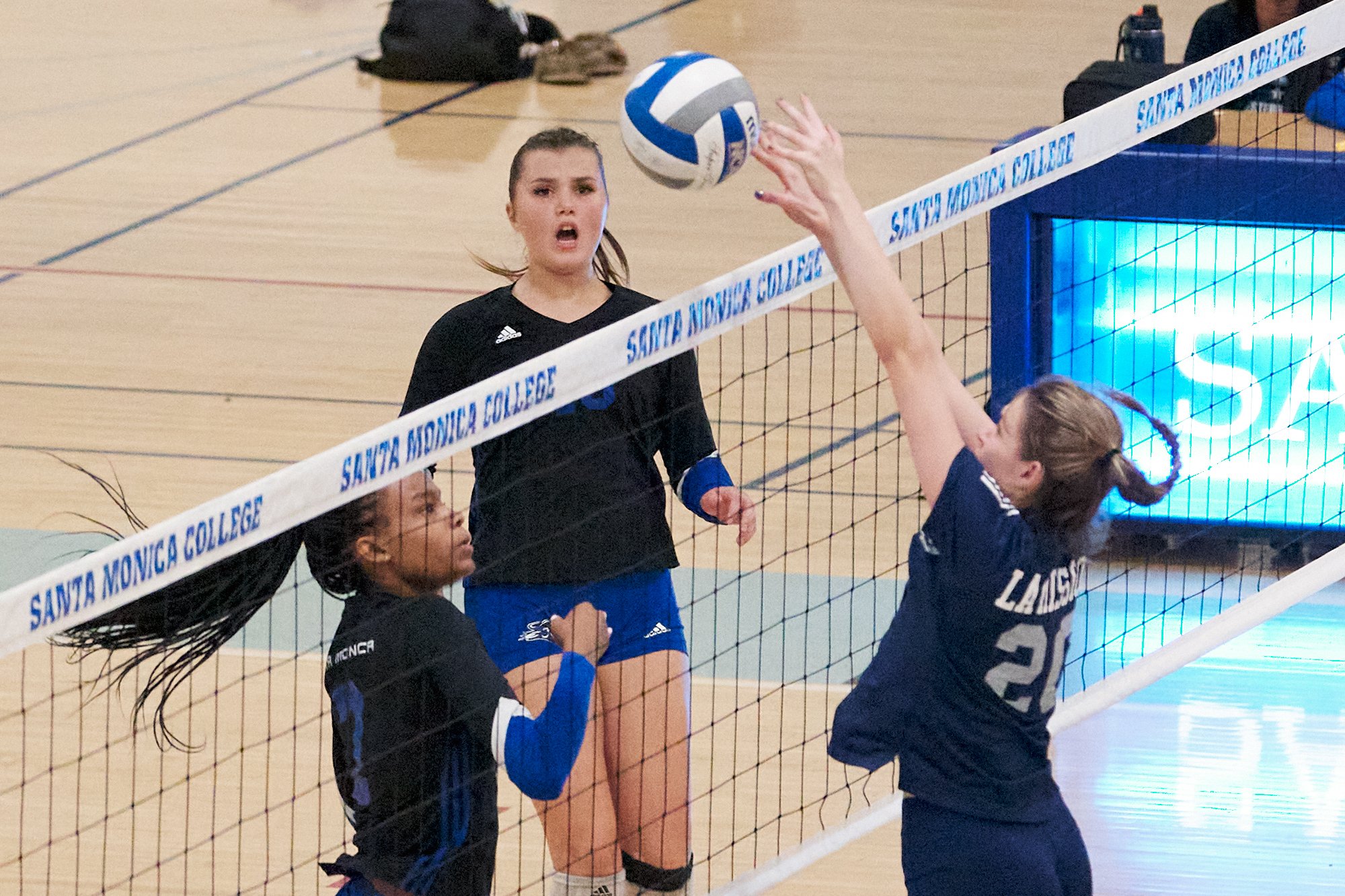  Santa Monica College Corsairs' Zarha Stanton, Mackenzie Wolff, and Los Angeles Mission College Eagles' McKenna Keil during the women's volleyball match on Friday, October 7, 2022, at the Corsair Gym in Santa Monica, Calif. The Corsairs won 3-0. (Nic