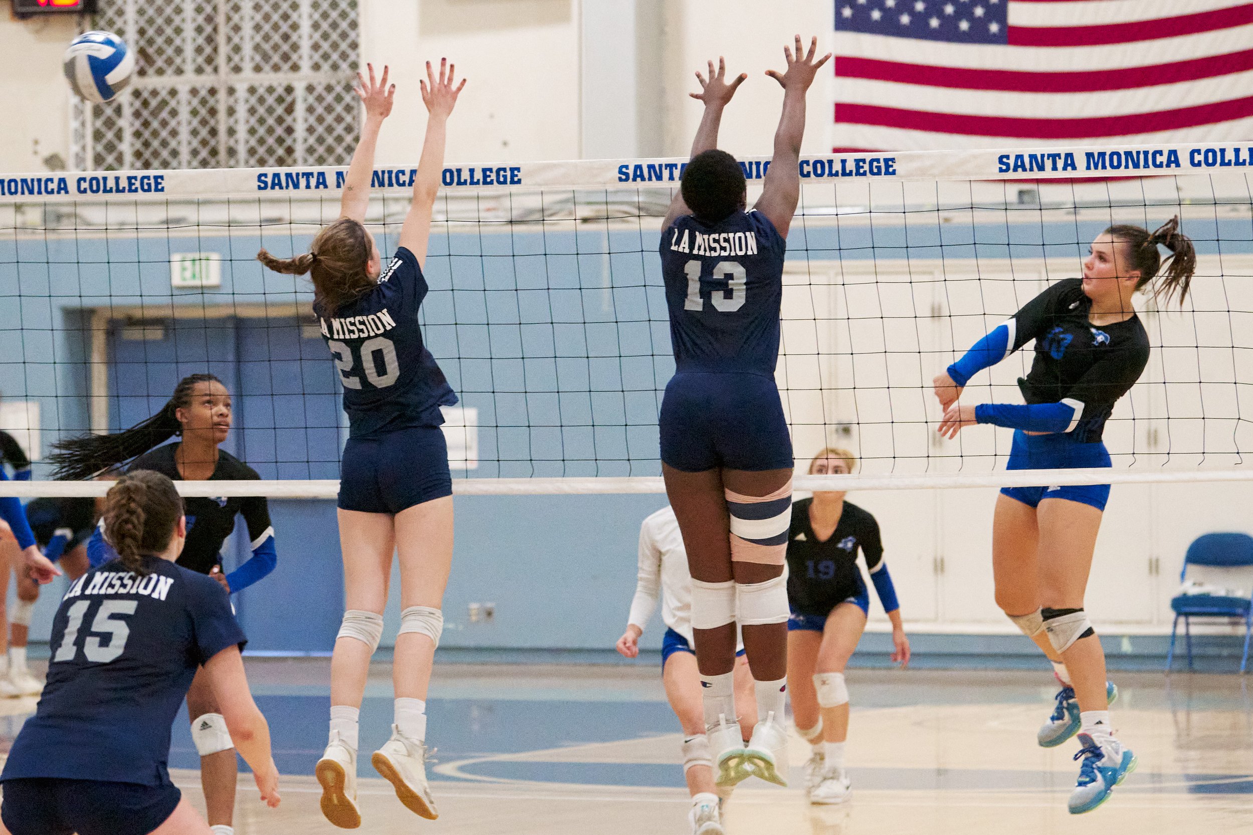  Santa Monica College Corsairs' Mackenzie Wolff (right) and Zarha Stanton (left), and Los Angeles Mission College Eagles' McKenna Keil (20) and Oluwatoyin Sunday (13) during the women's volleyball match on Friday, October 7, 2022, at the Corsair Gym 