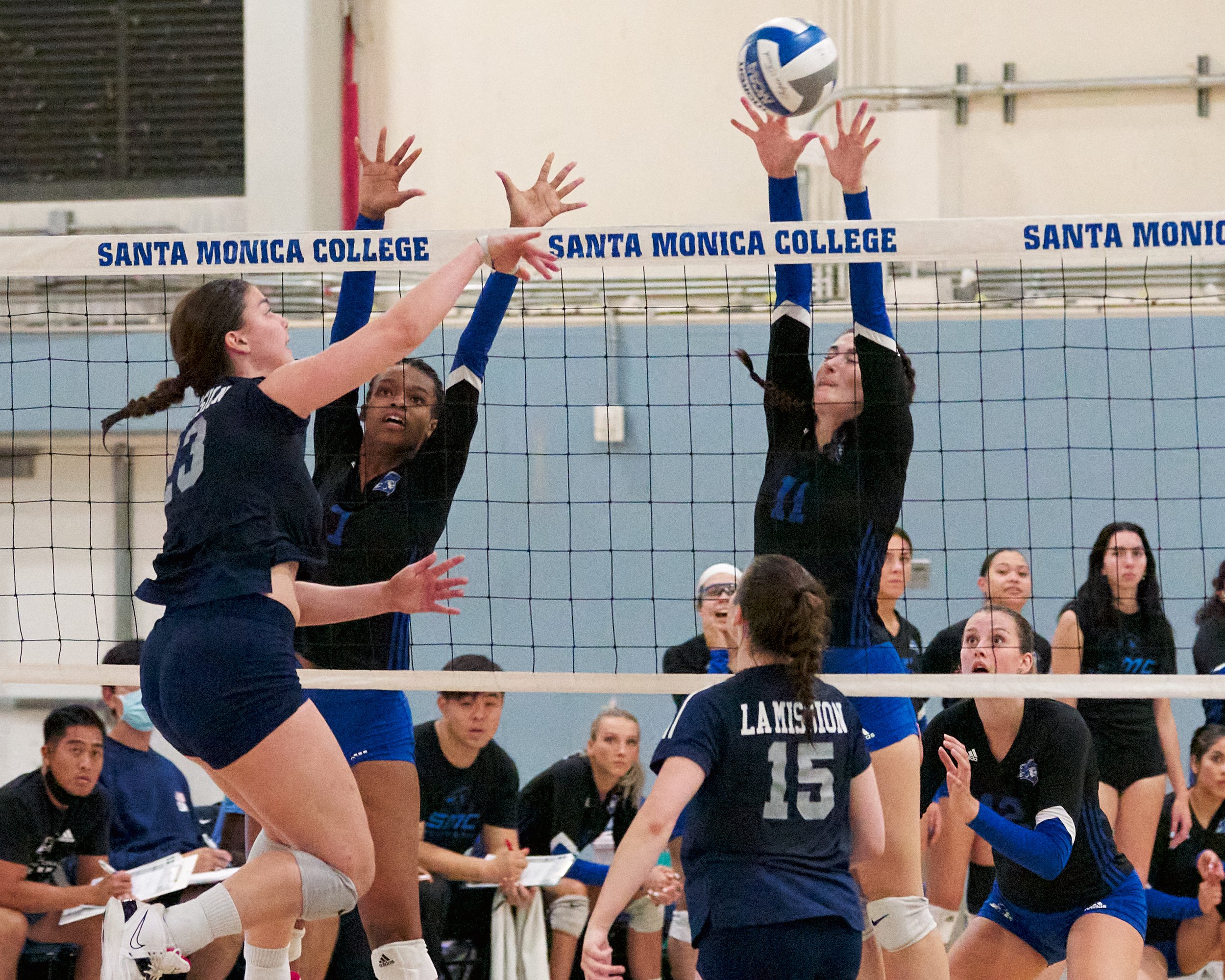  Los Angeles Mission College Eagles' Cara Dunnigan gets the ball past Santa Monica College Corsairs' defense by Zarha Stanton and Maiella Riva during the women's volleyball match on Friday, October 7, 2022, at the Corsair Gym in Santa Monica, Calif. 