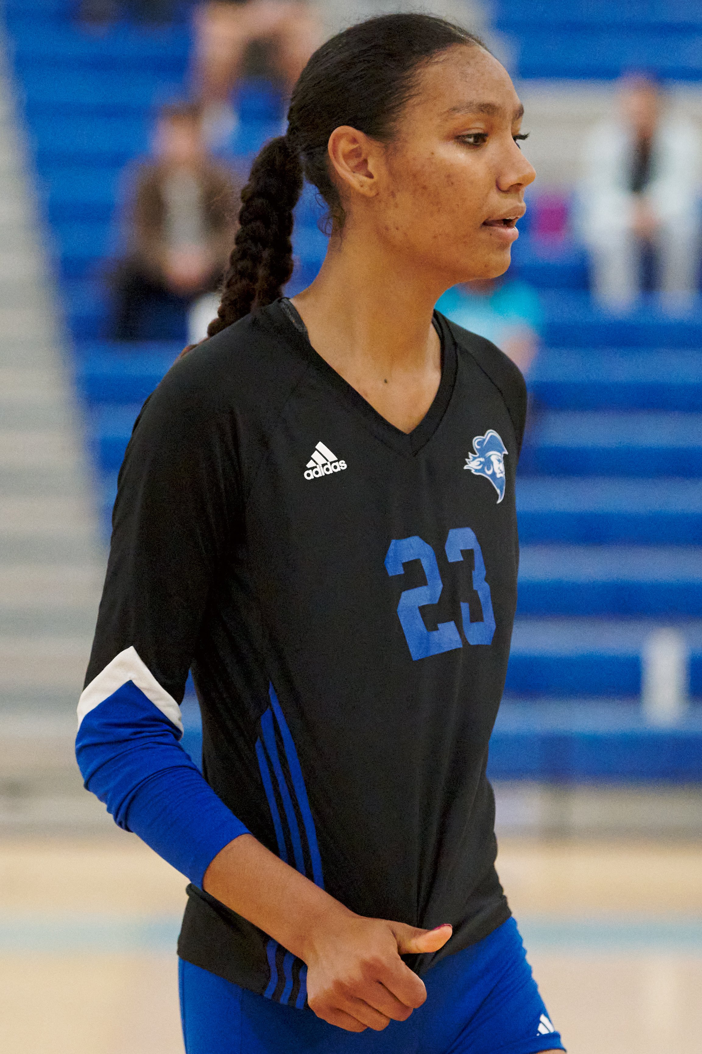  Santa Monica College Corsairs' Rain Martinez during the women's volleyball match against the Los Angeles Mission College Eagles on Friday, October 7, 2022, at the Corsair Gym in Santa Monica, Calif. The Corsairs won 3-0. (Nicholas McCall | The Corsa